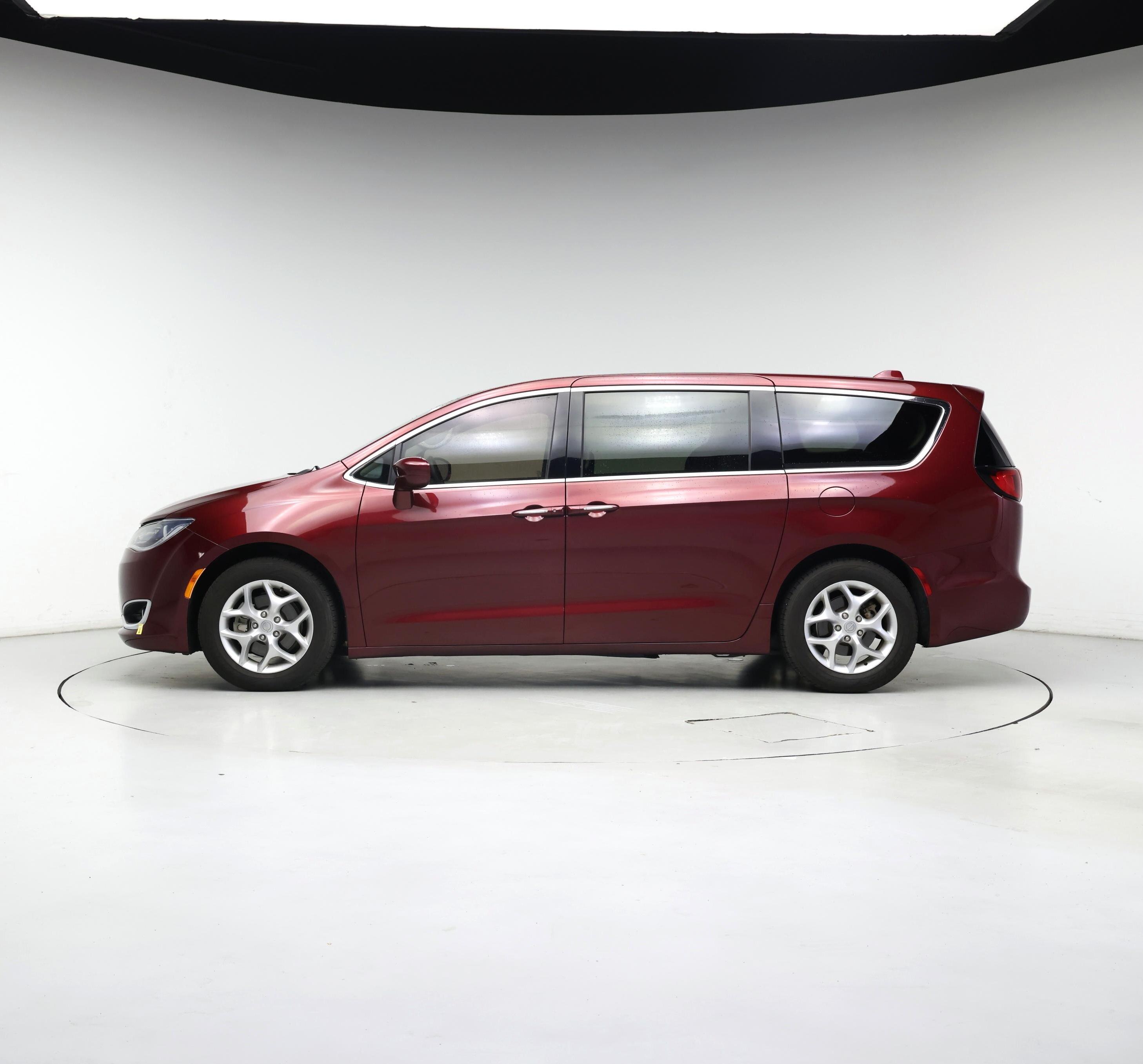 Thumbnail: 2019 Chrysler Pacifica - 3