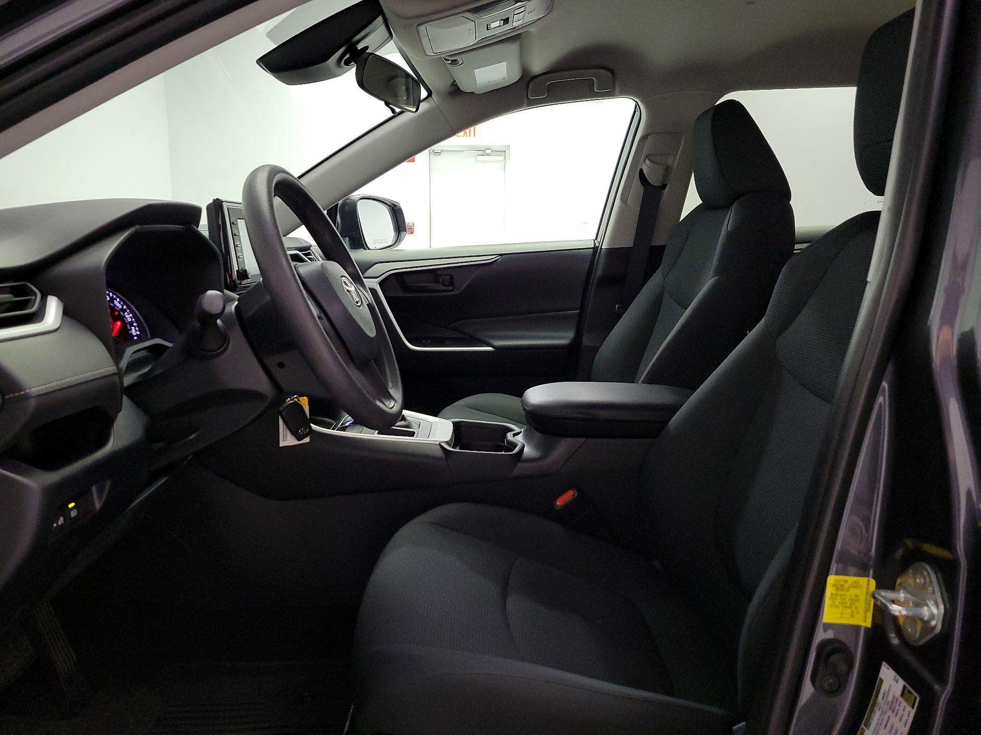 Thumbnail: 2020 Toyota RAV4 - 11