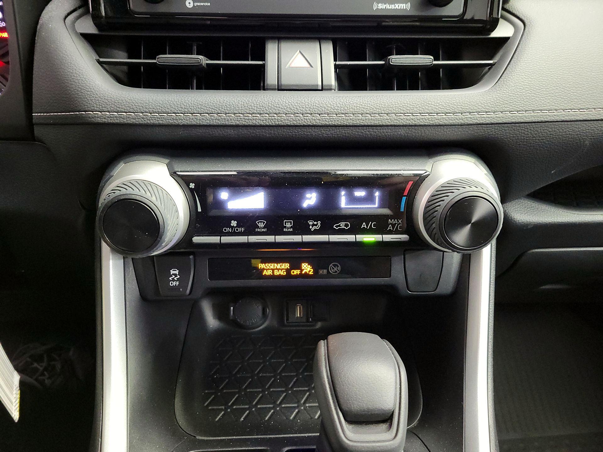 Thumbnail: 2020 Toyota RAV4 - 16