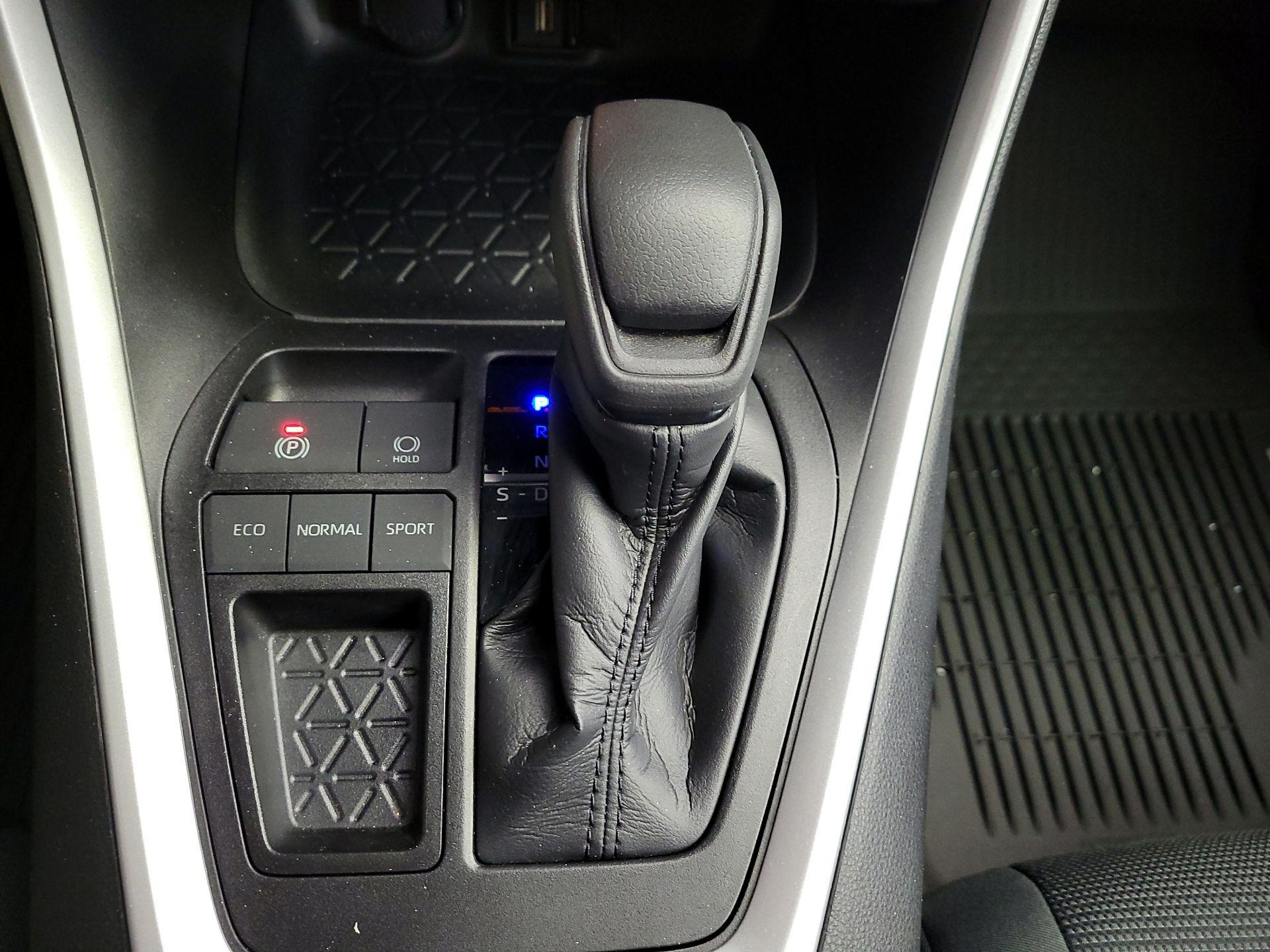 Thumbnail: 2020 Toyota RAV4 - 17