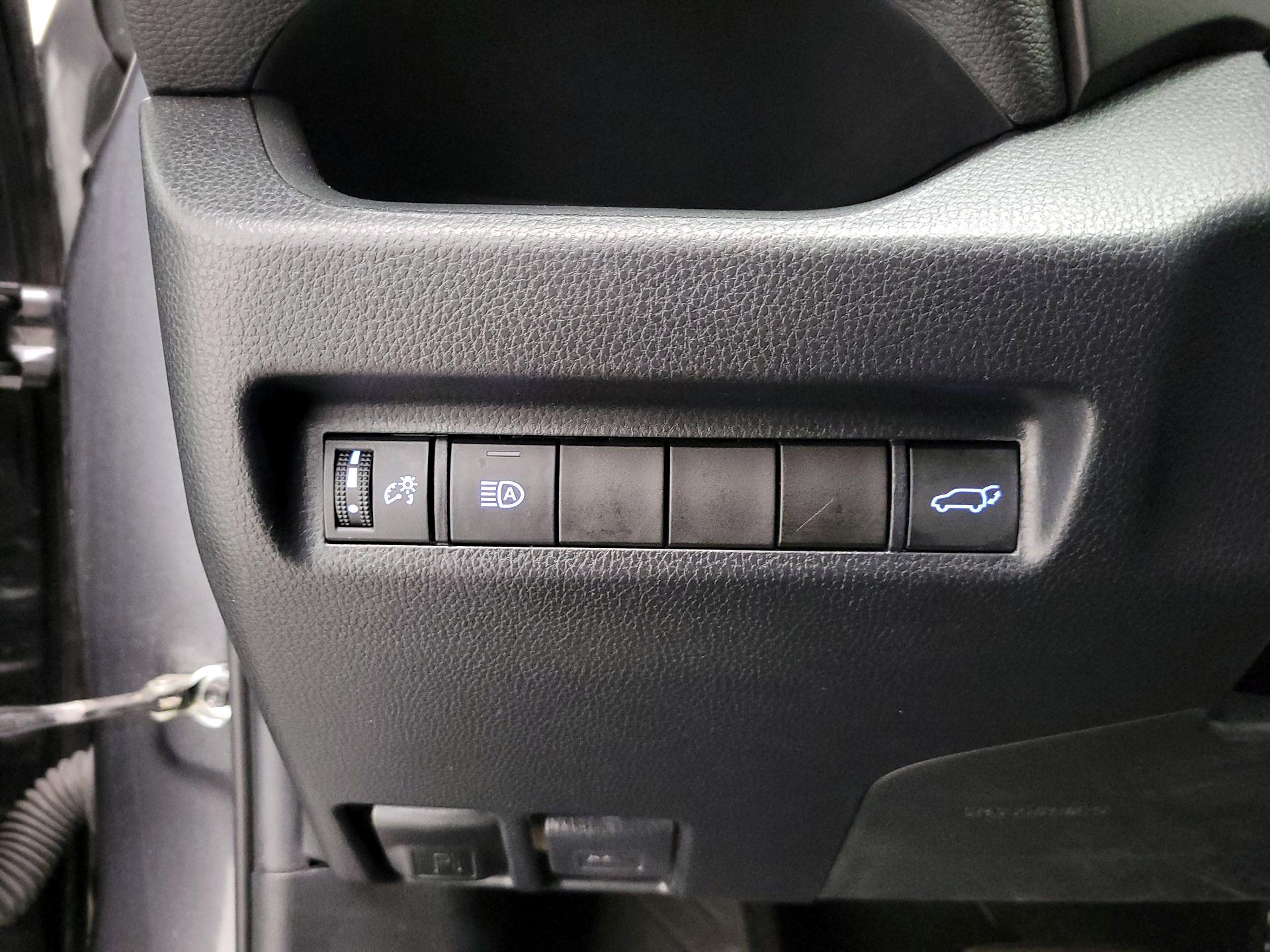 Thumbnail: 2020 Toyota RAV4 - 13