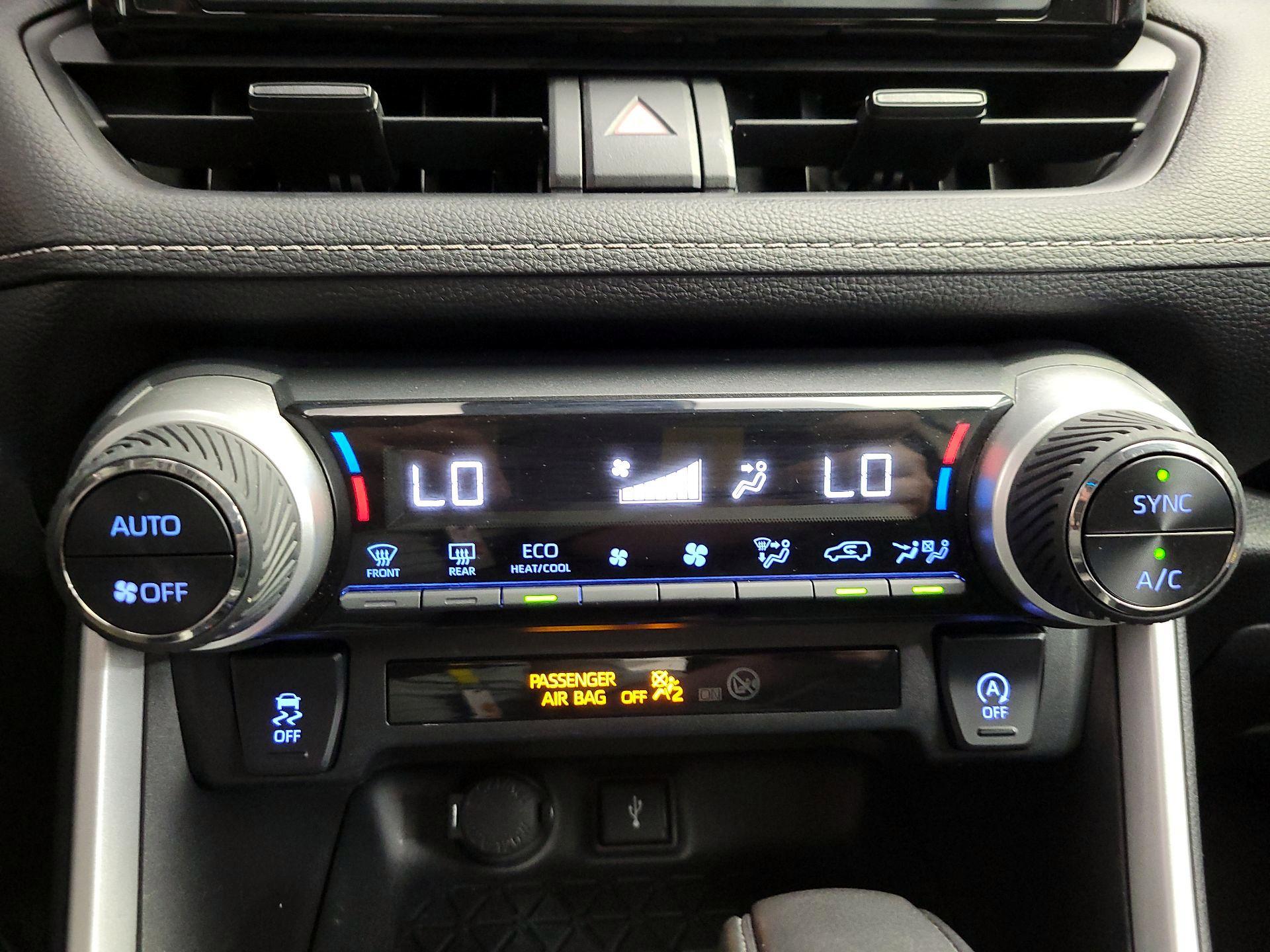 Thumbnail: 2020 Toyota RAV4 - 16