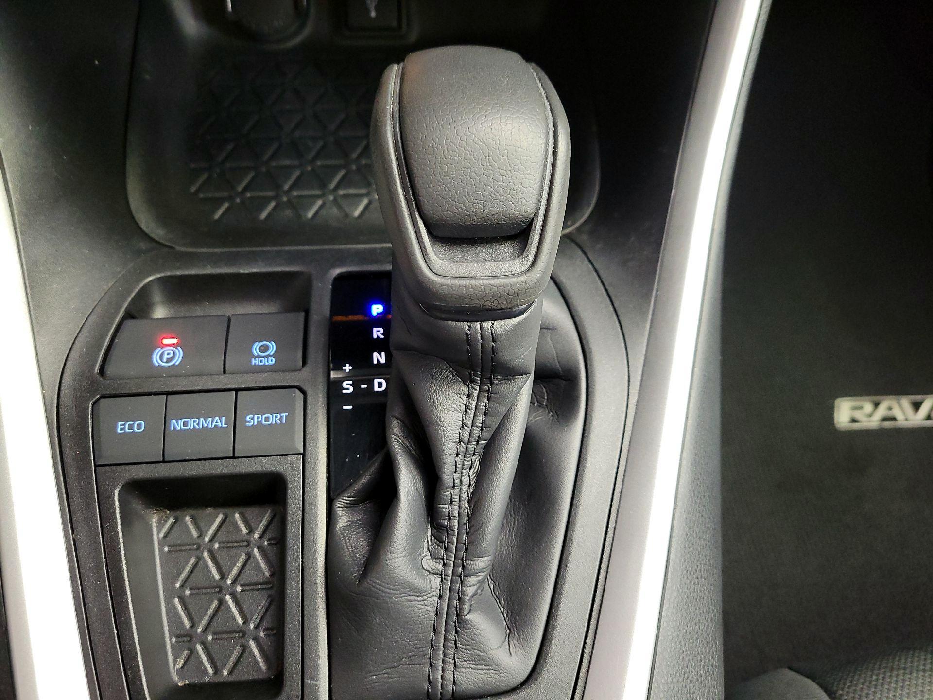 Thumbnail: 2020 Toyota RAV4 - 17