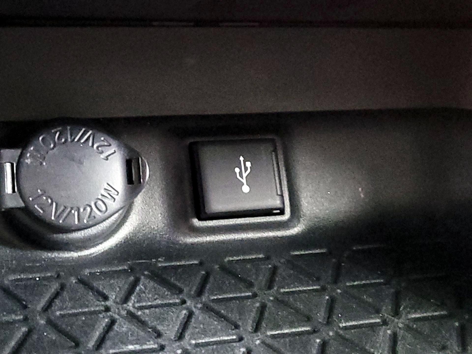 Thumbnail: 2020 Toyota RAV4 - 18