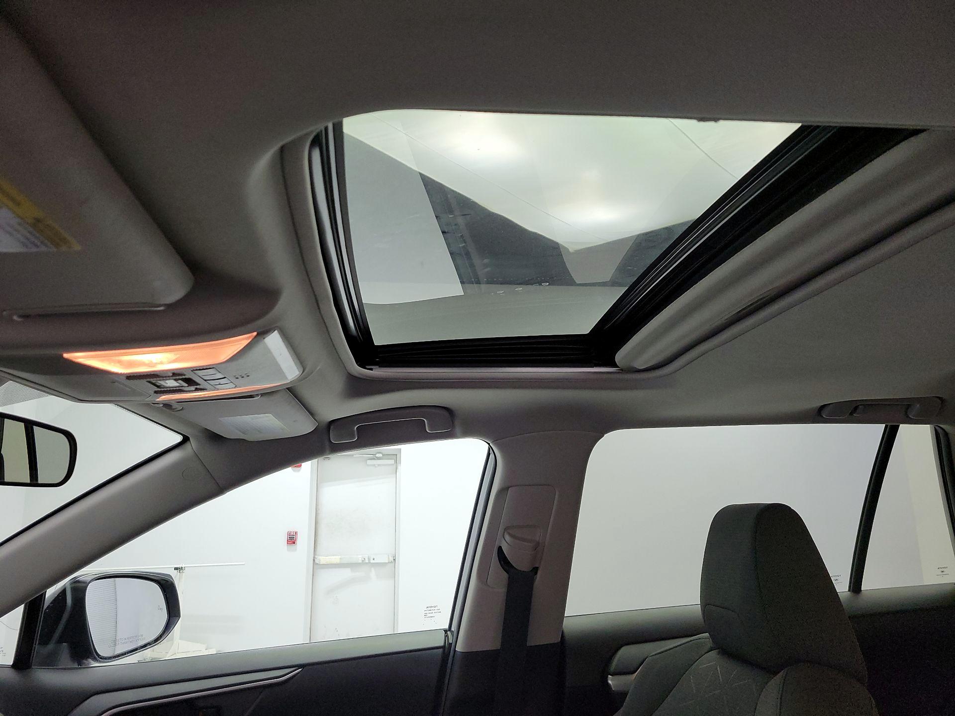 Thumbnail: 2020 Toyota RAV4 - 19