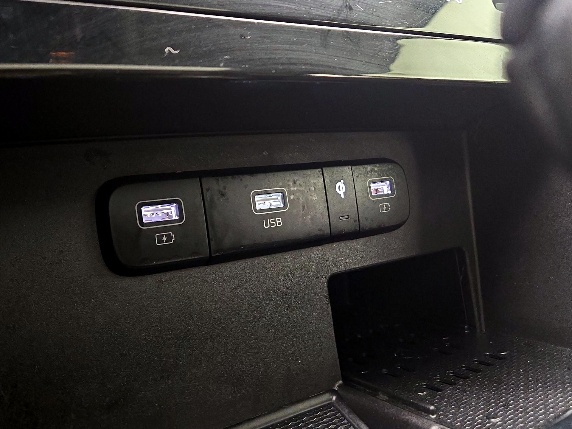 Thumbnail: 2024 Kia Carnival - 18