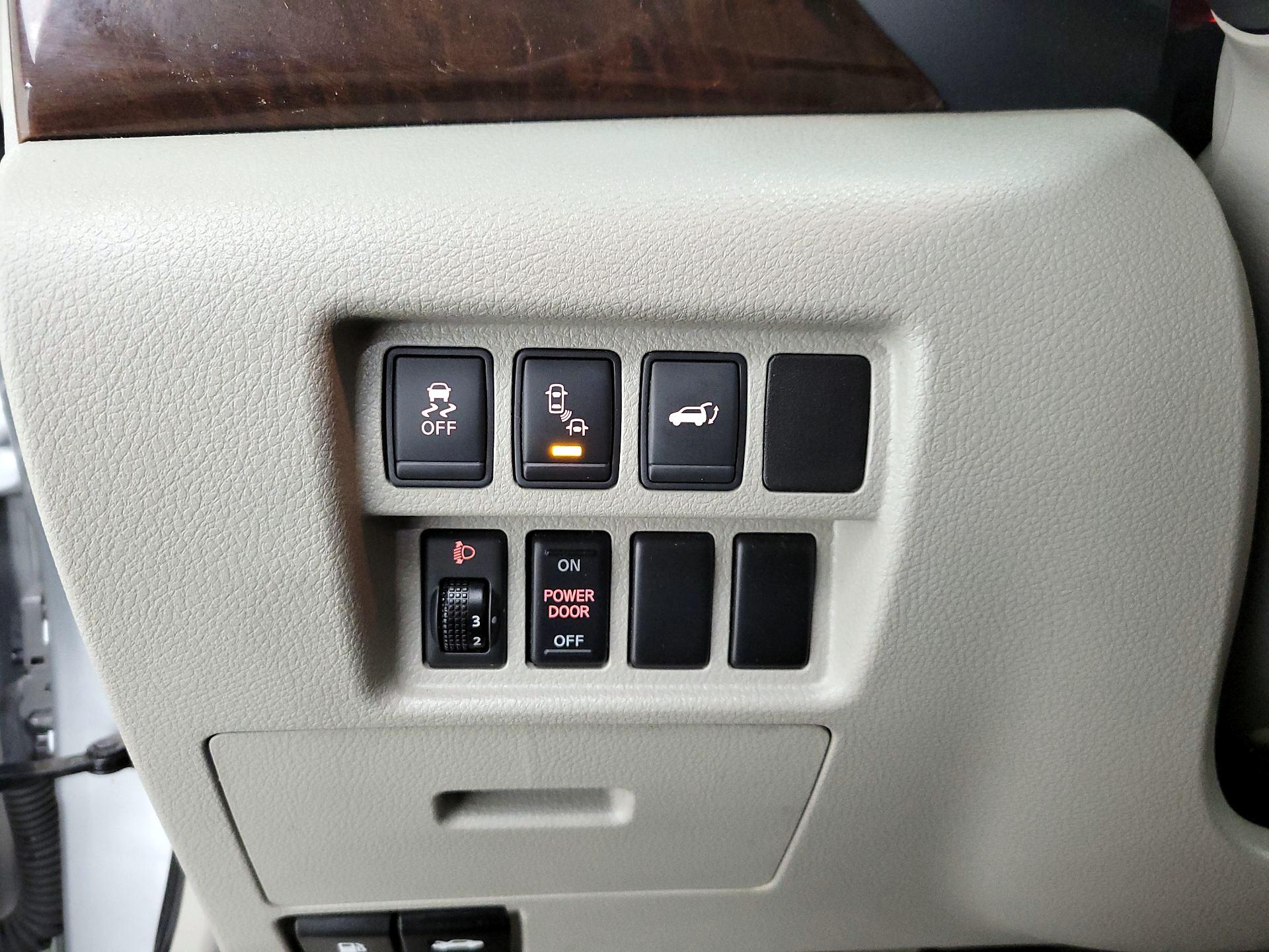 Thumbnail: 2015 Nissan Quest - 13