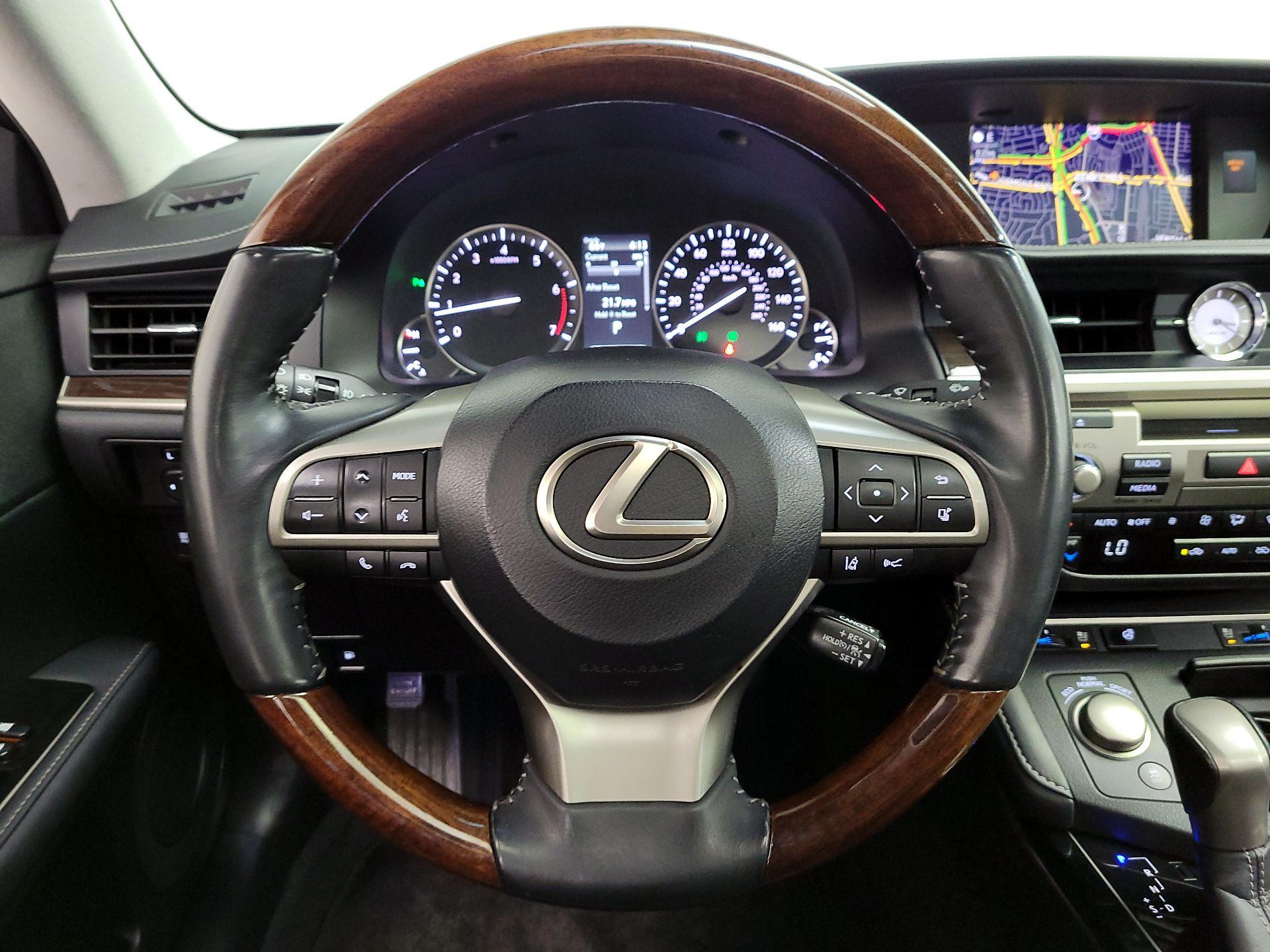 Thumbnail: 2017 Lexus ES - 10