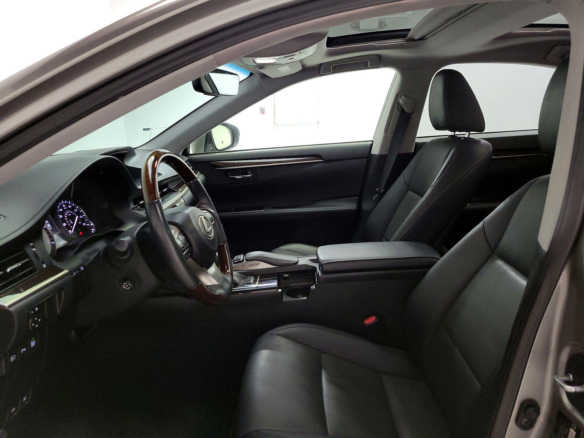 Thumbnail: 2017 Lexus ES - 11