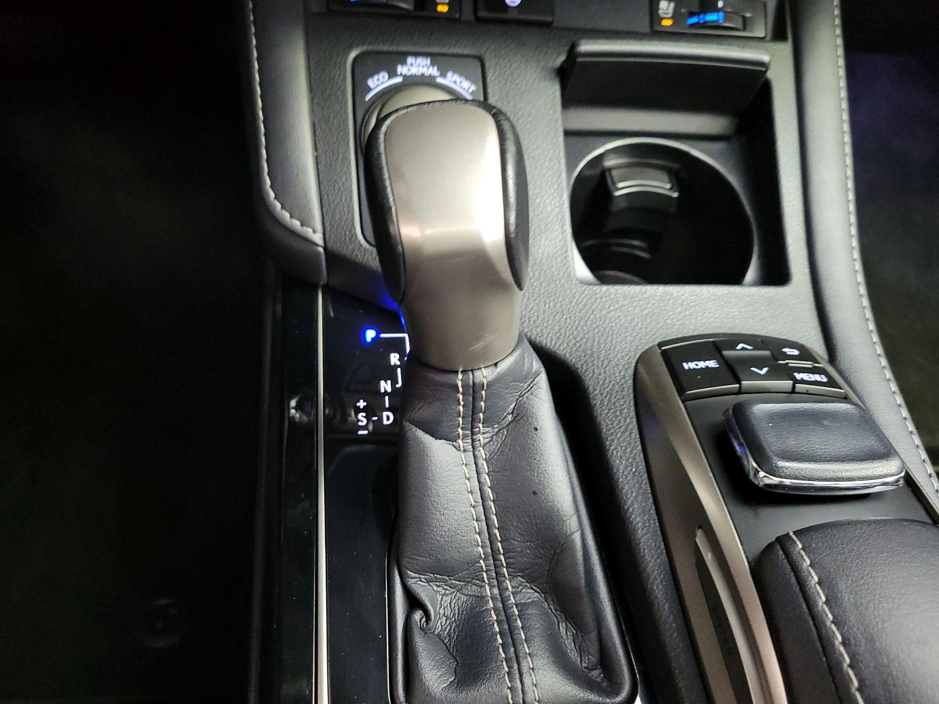 Thumbnail: 2017 Lexus ES - 18