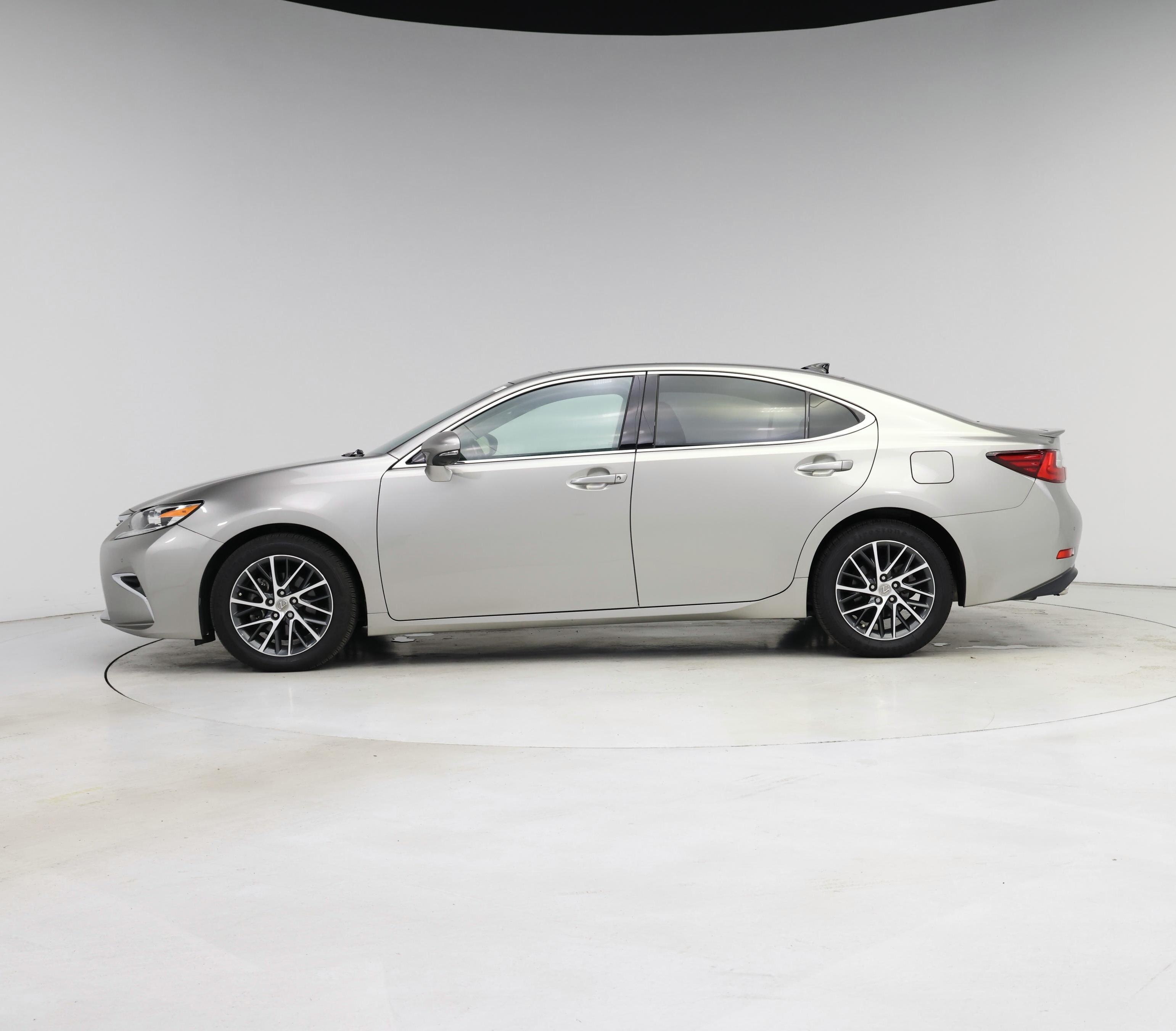 Thumbnail: 2017 Lexus ES - 3