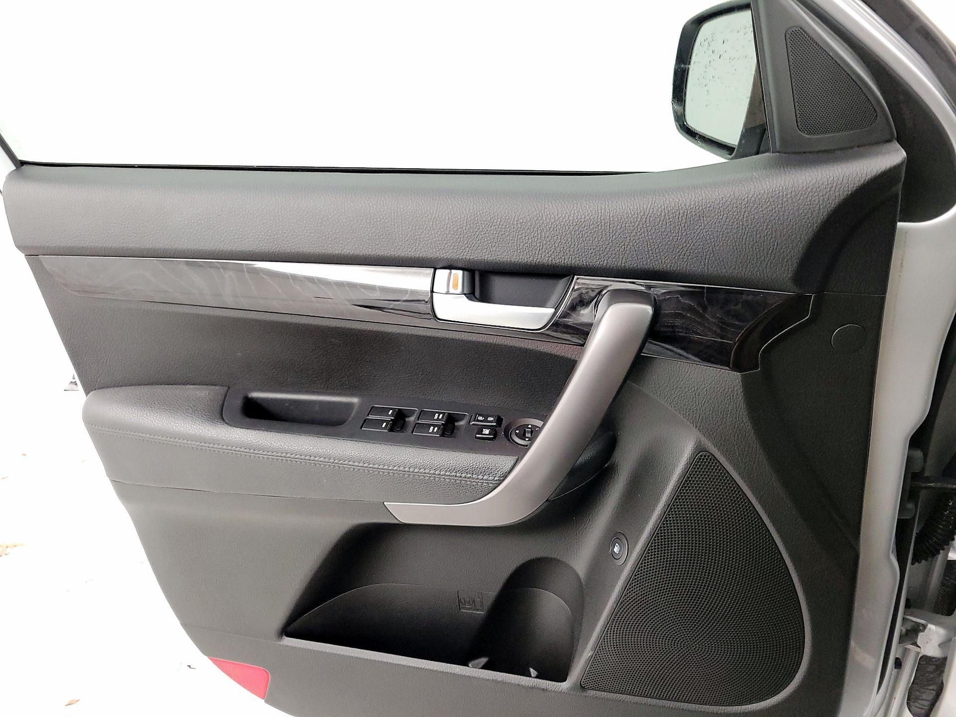 Thumbnail: 2015 Kia Sorento - 12