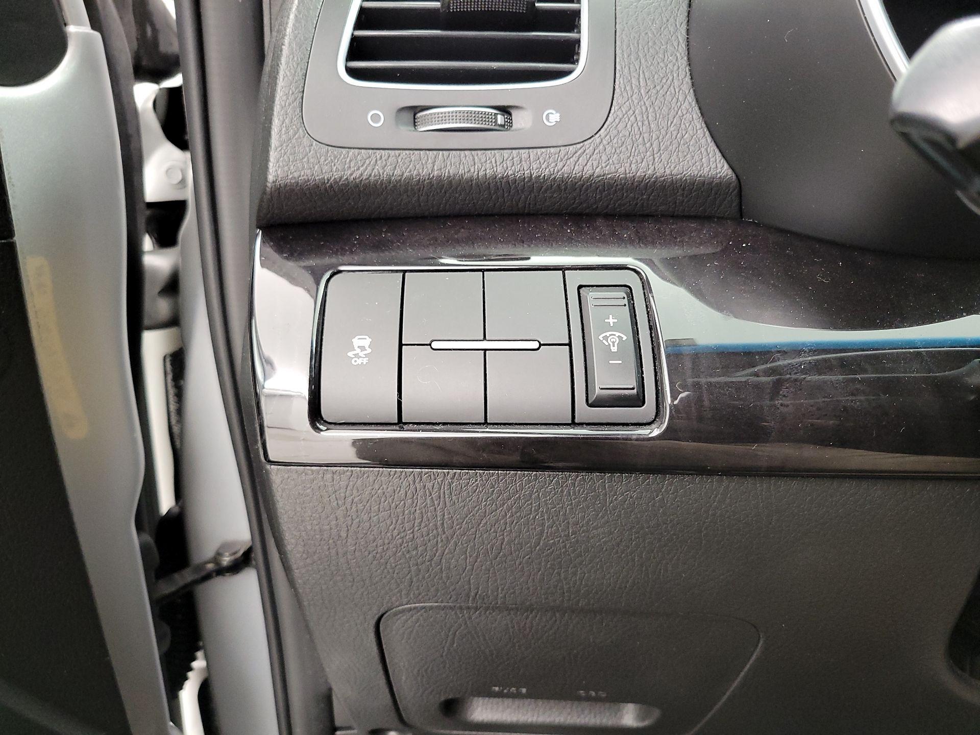 Thumbnail: 2015 Kia Sorento - 13