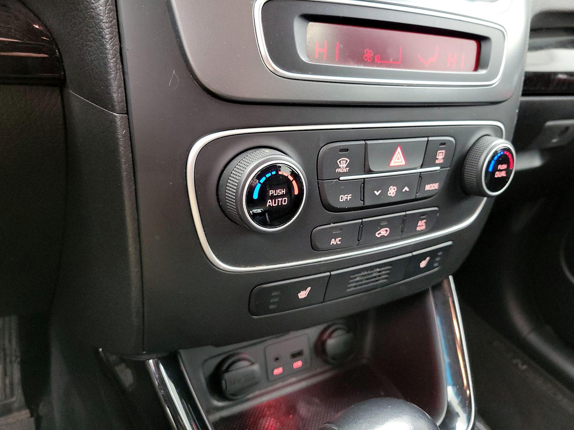 Thumbnail: 2015 Kia Sorento - 16