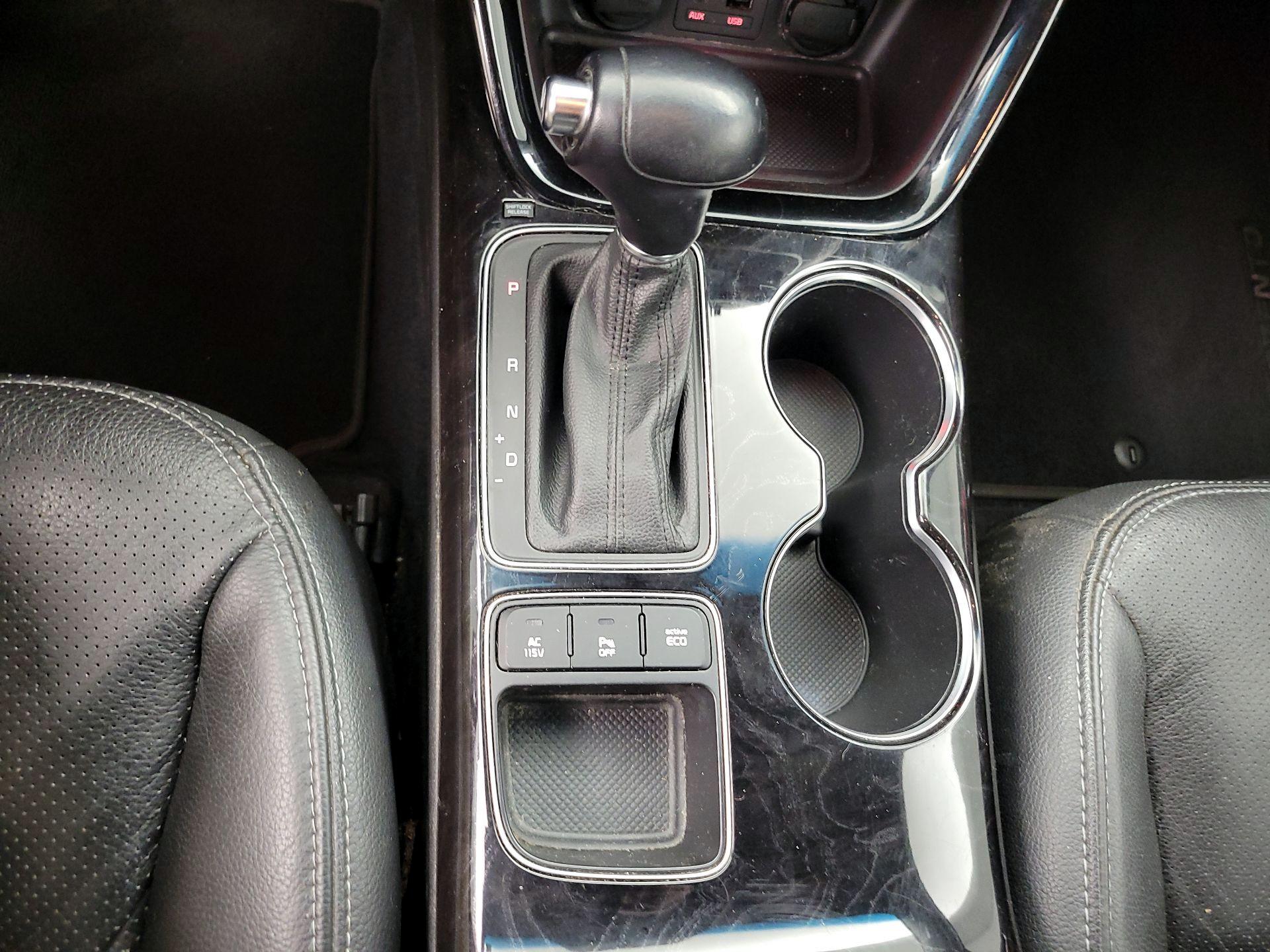 Thumbnail: 2015 Kia Sorento - 17