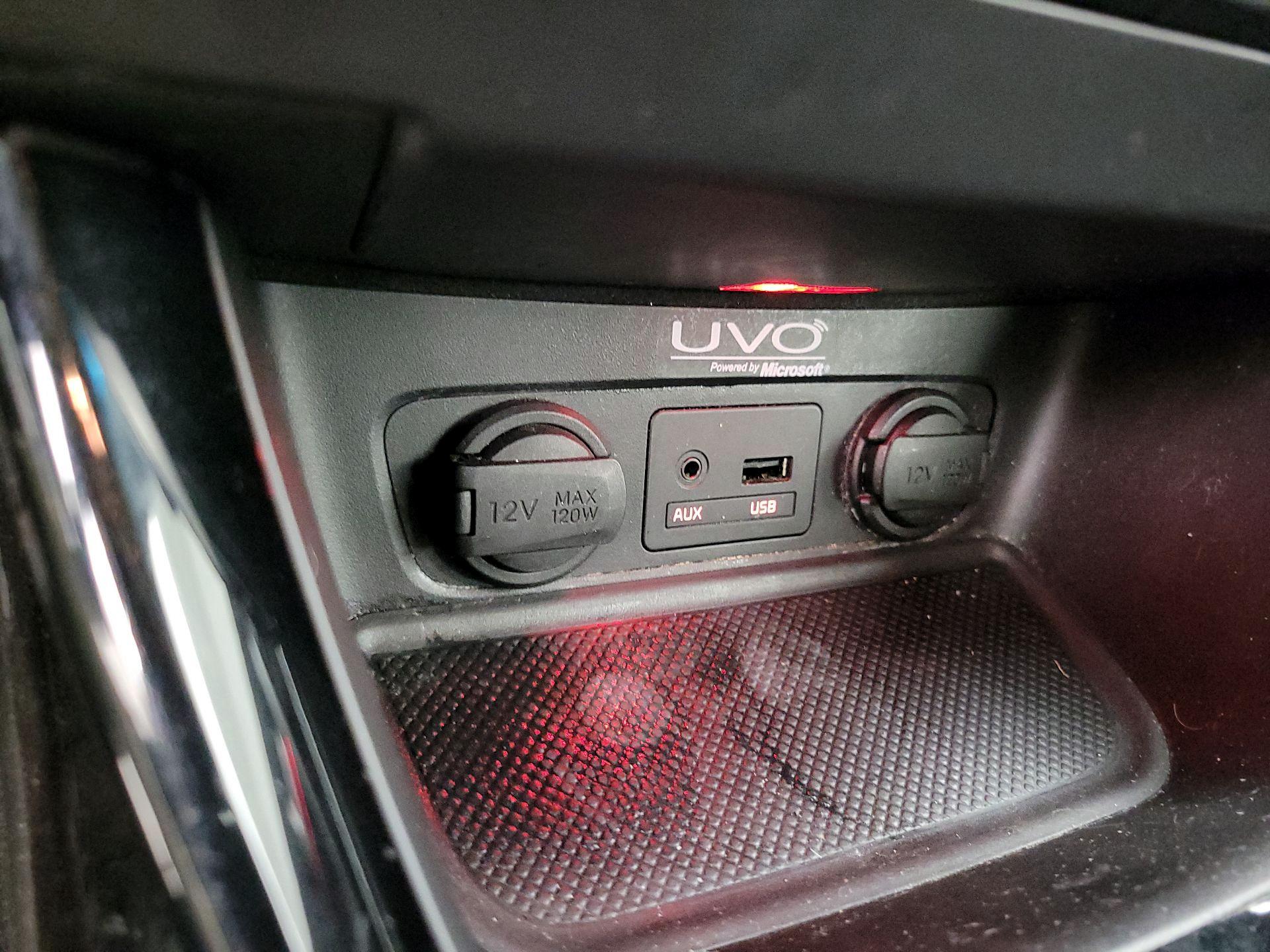 Thumbnail: 2015 Kia Sorento - 18