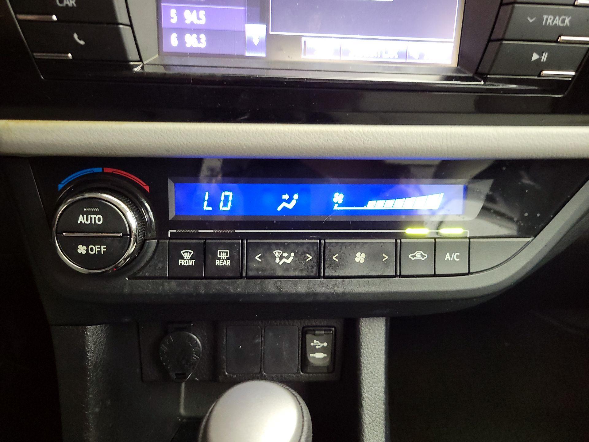 Thumbnail: 2016 Toyota Corolla - 16