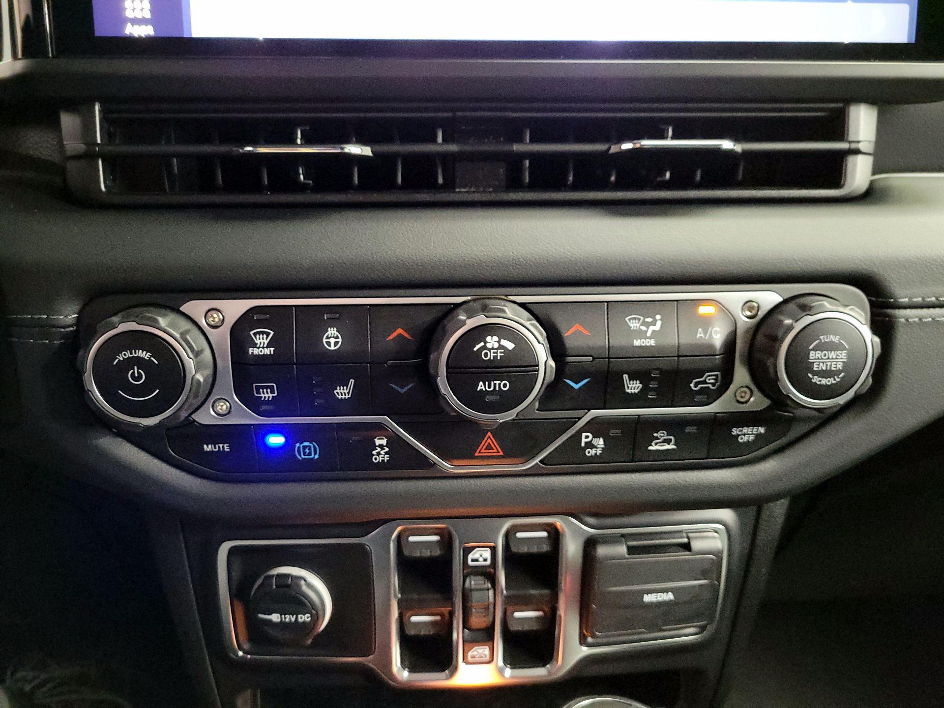 Thumbnail: 2024 Jeep Wrangler - 17