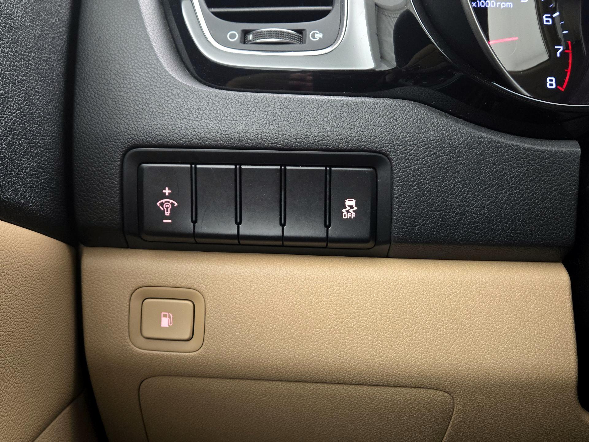 Thumbnail: 2015 Kia Sedona - 13