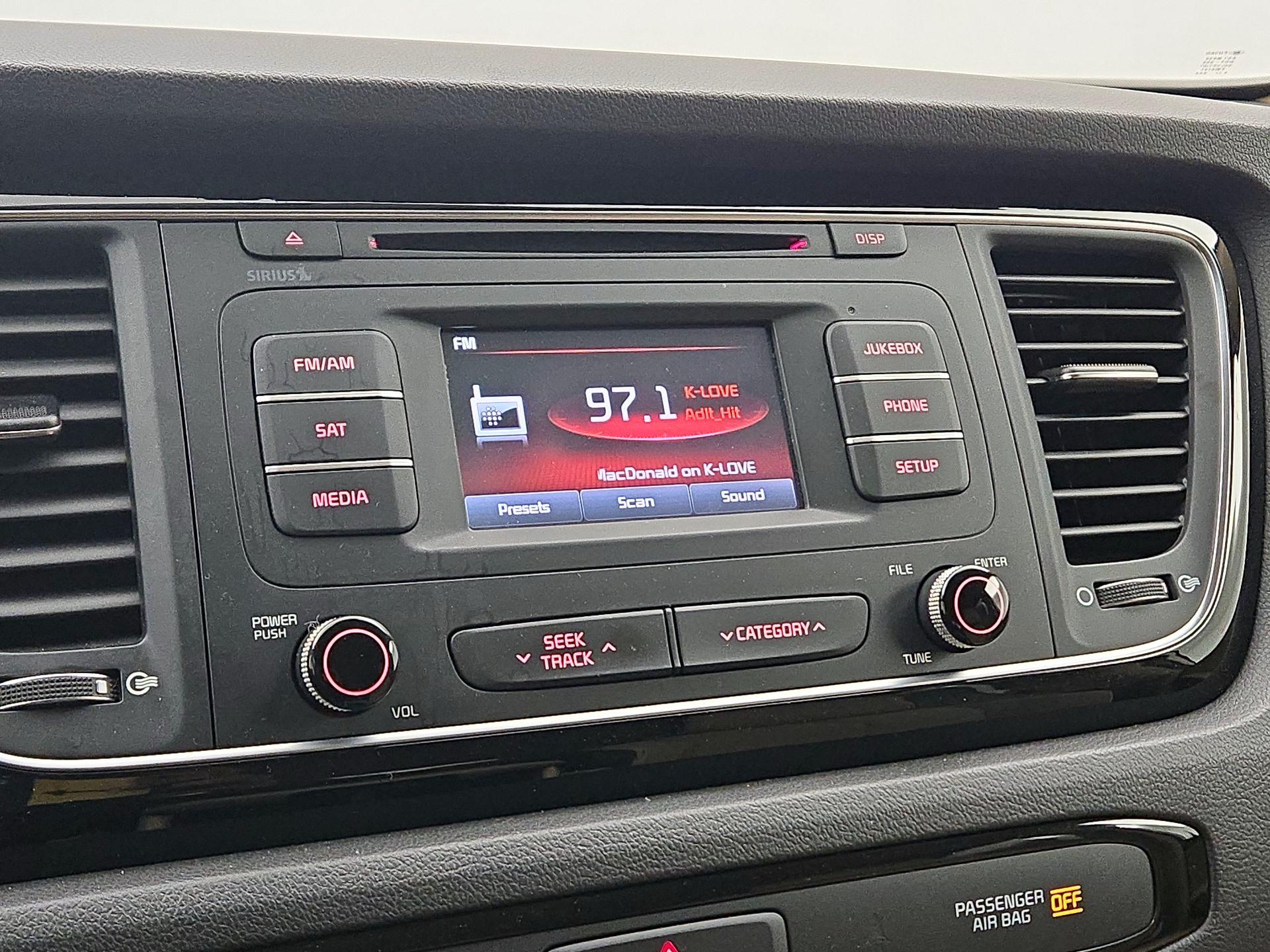 Thumbnail: 2015 Kia Sedona - 15