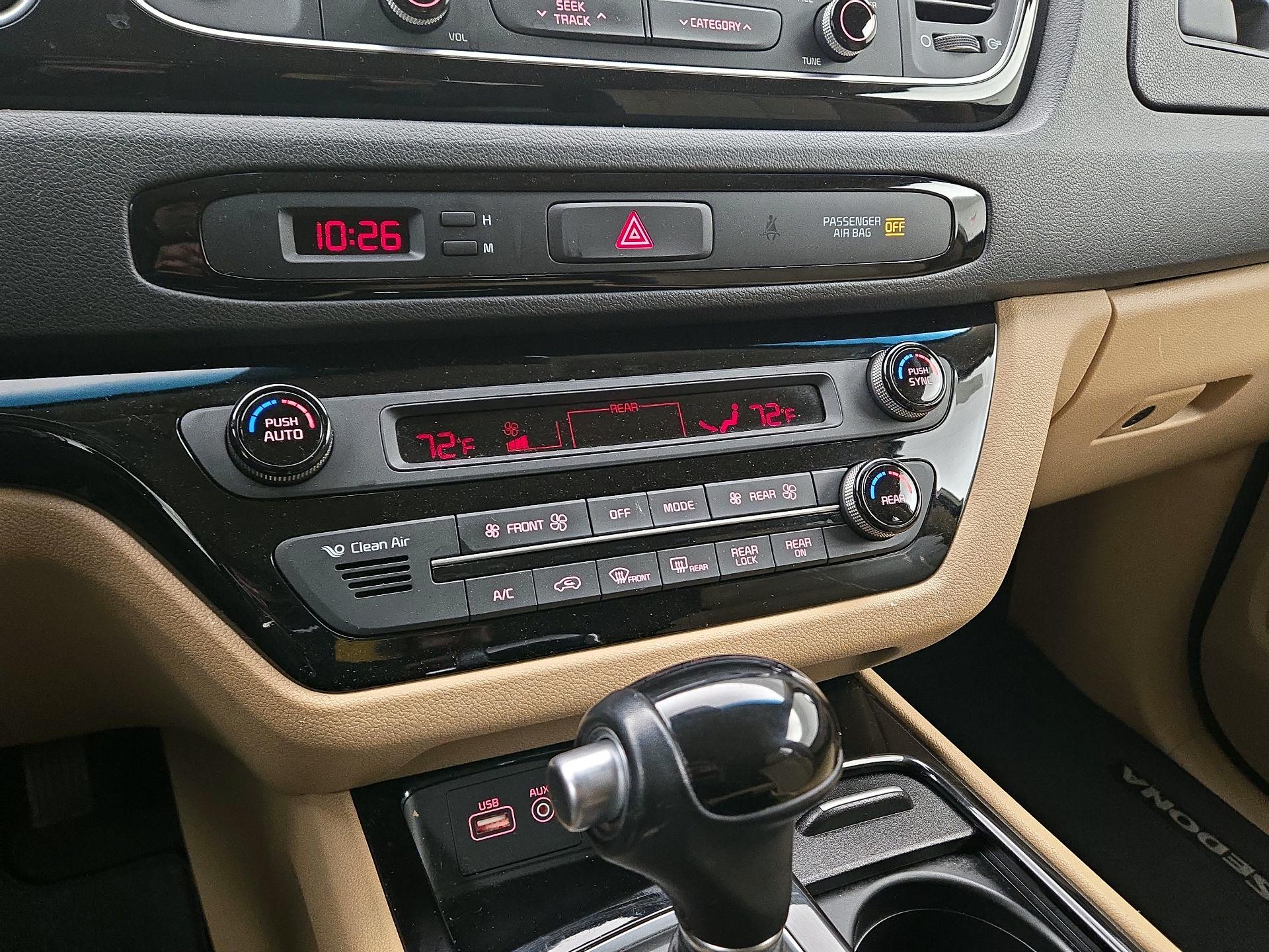 Thumbnail: 2015 Kia Sedona - 16