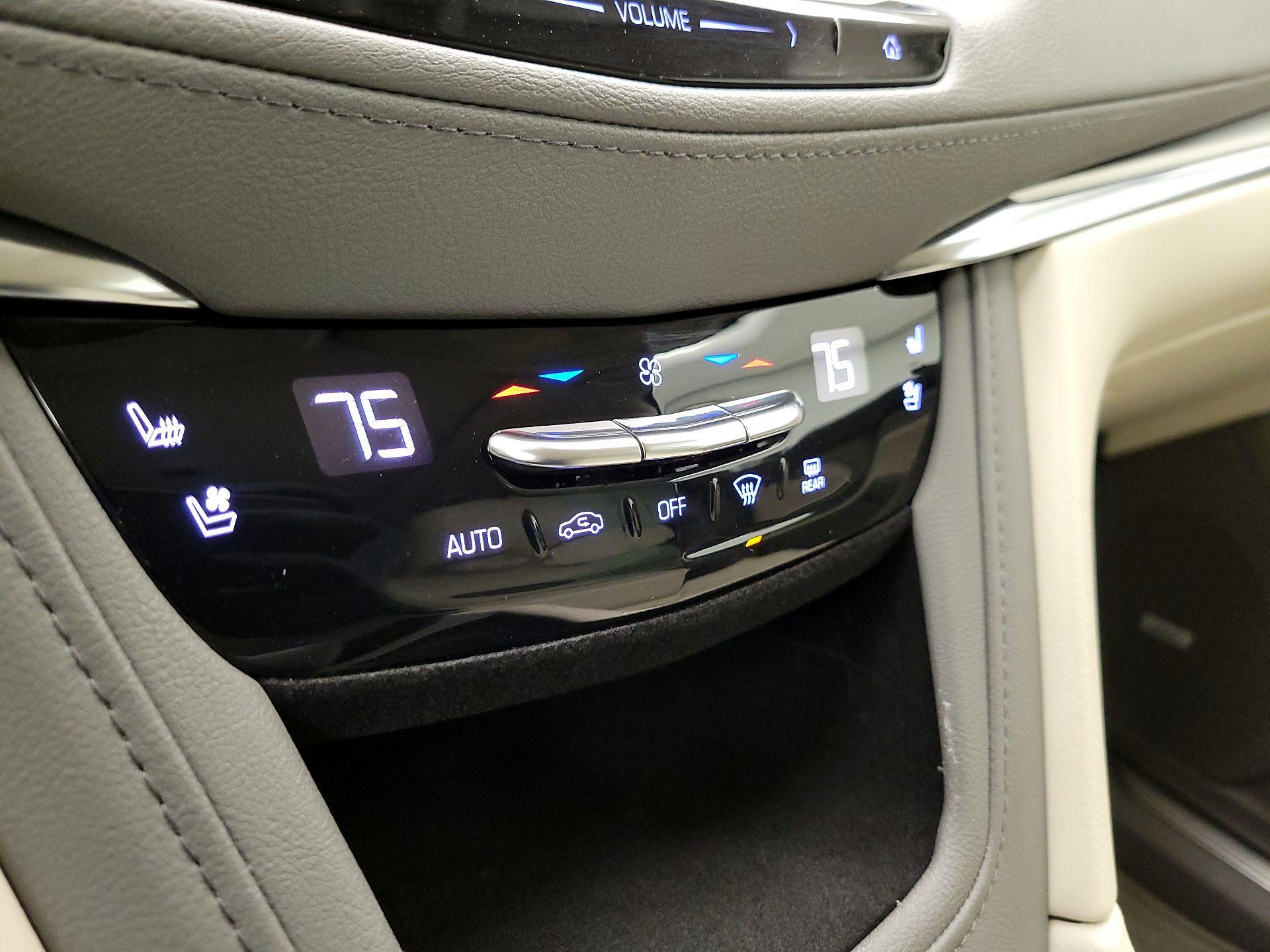 Thumbnail: 2019 Cadillac XT5 - 17