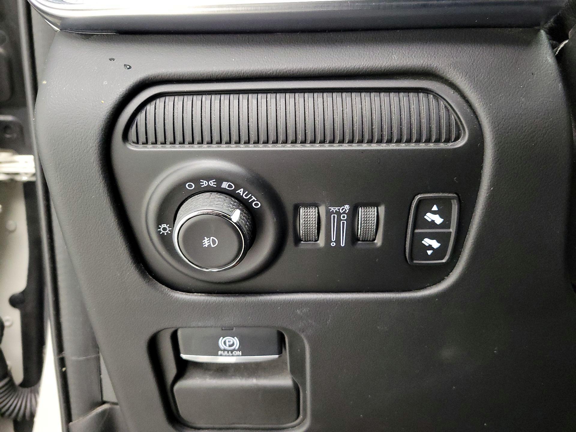 Thumbnail: 2022 Jeep Grand Wagoneer - 13