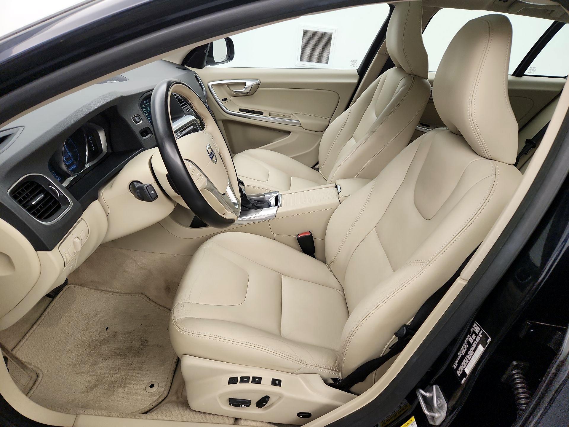 Thumbnail: 2016 Volvo V60 - 11