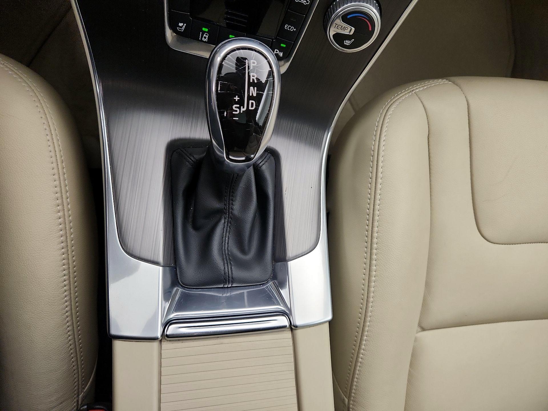 Thumbnail: 2016 Volvo V60 - 17