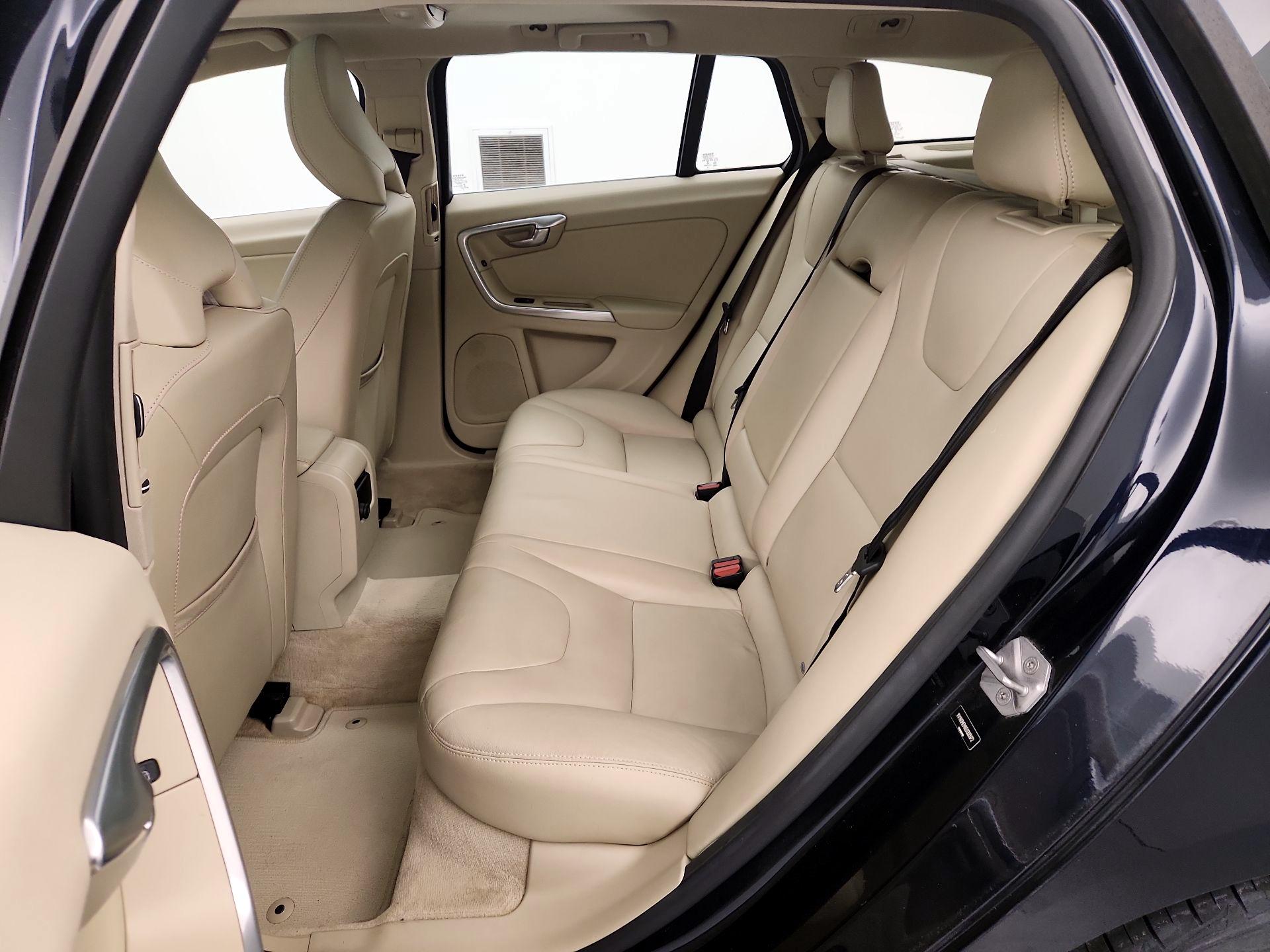 Thumbnail: 2016 Volvo V60 - 20