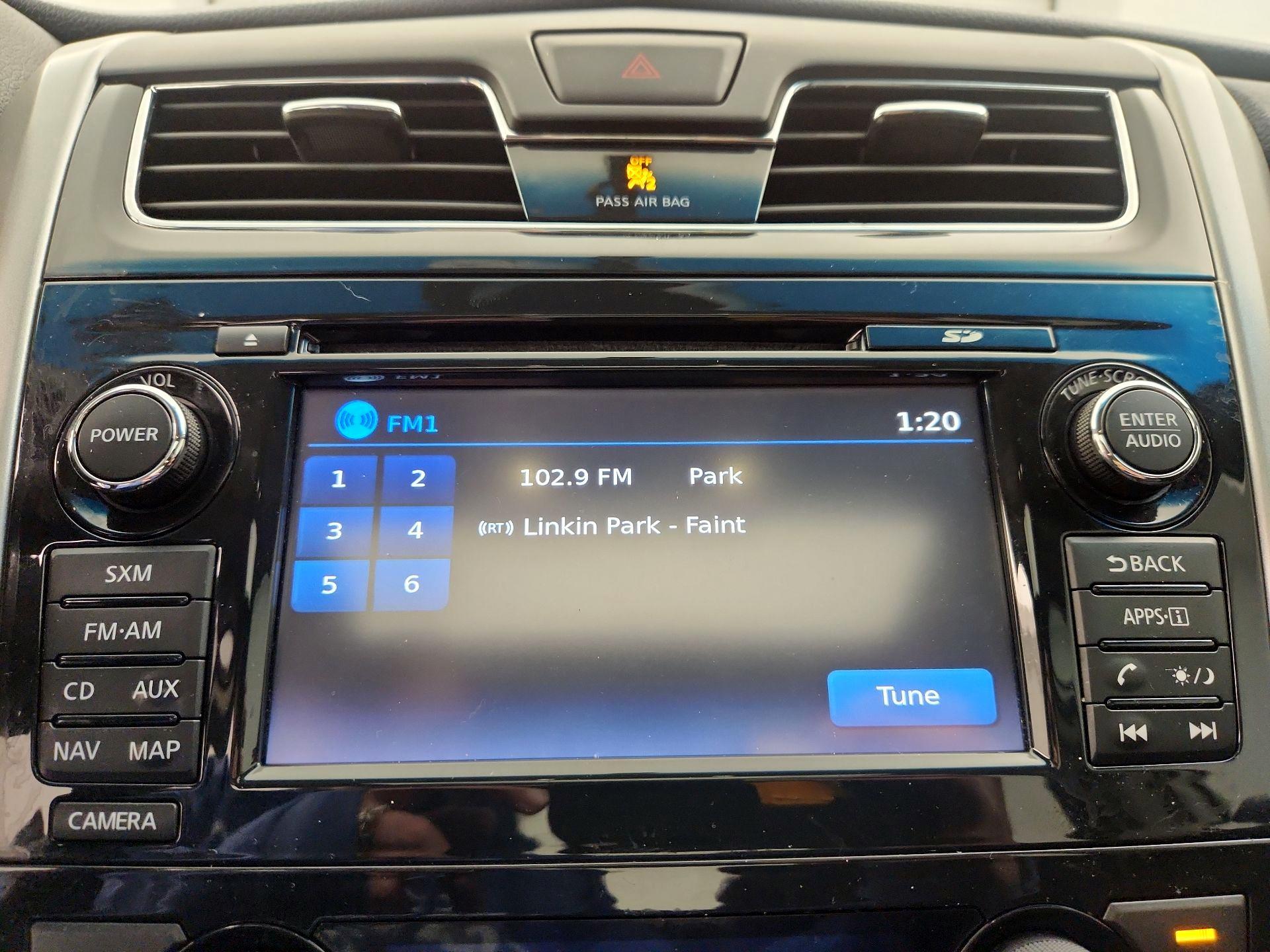 Thumbnail: 2015 Nissan Altima - 16