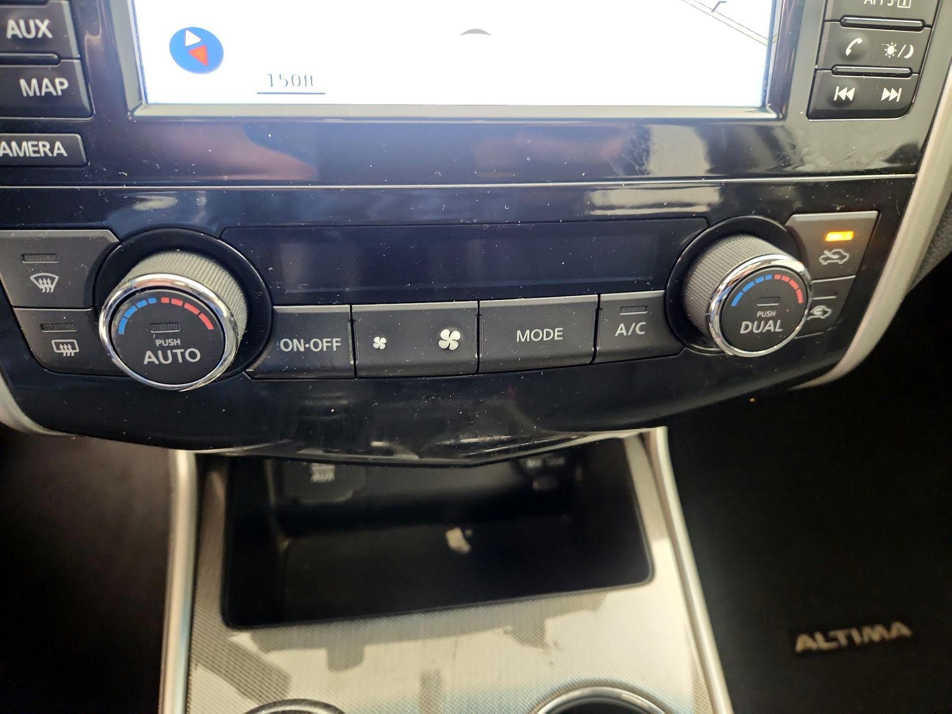 Thumbnail: 2015 Nissan Altima - 17