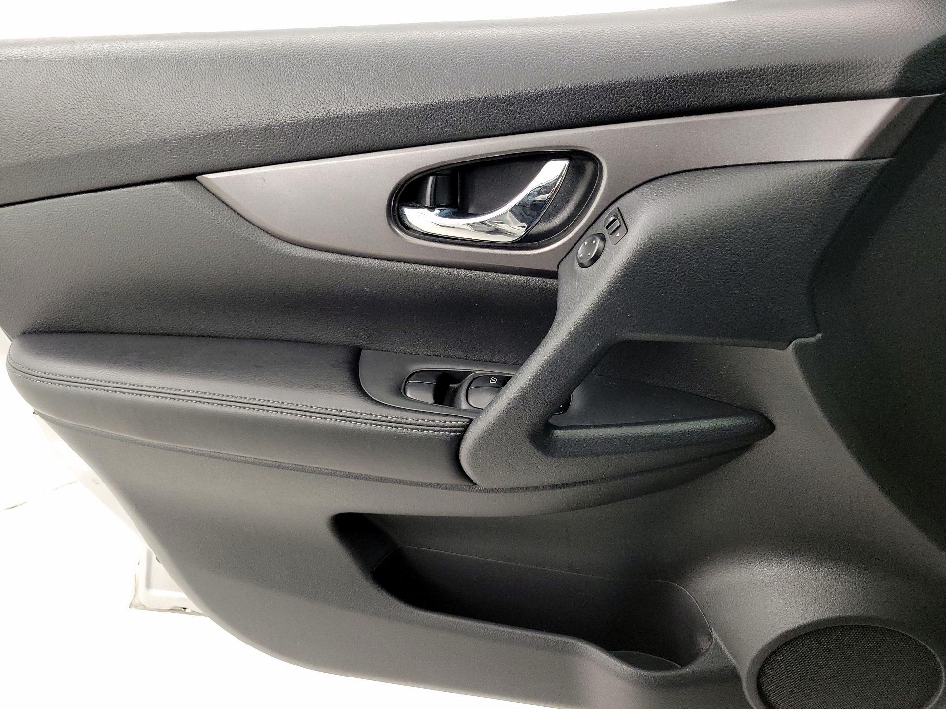 Thumbnail: 2016 Nissan Rogue - 12