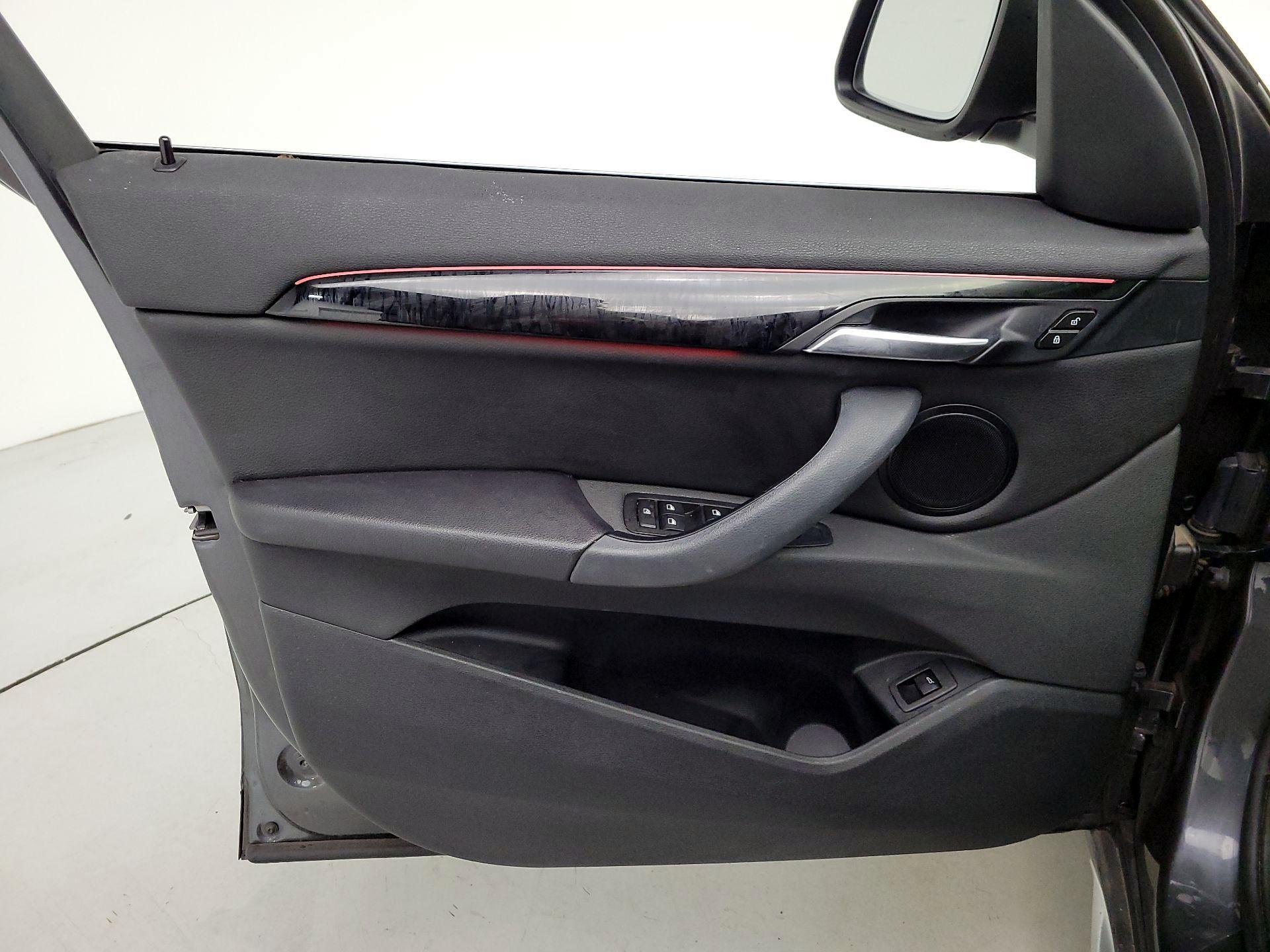 Thumbnail: 2020 BMW X1 - 12