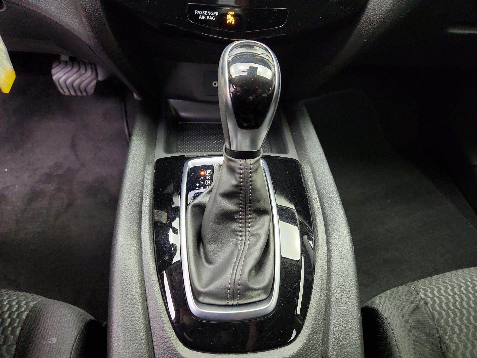 Thumbnail: 2020 Nissan Rogue Sport - 17