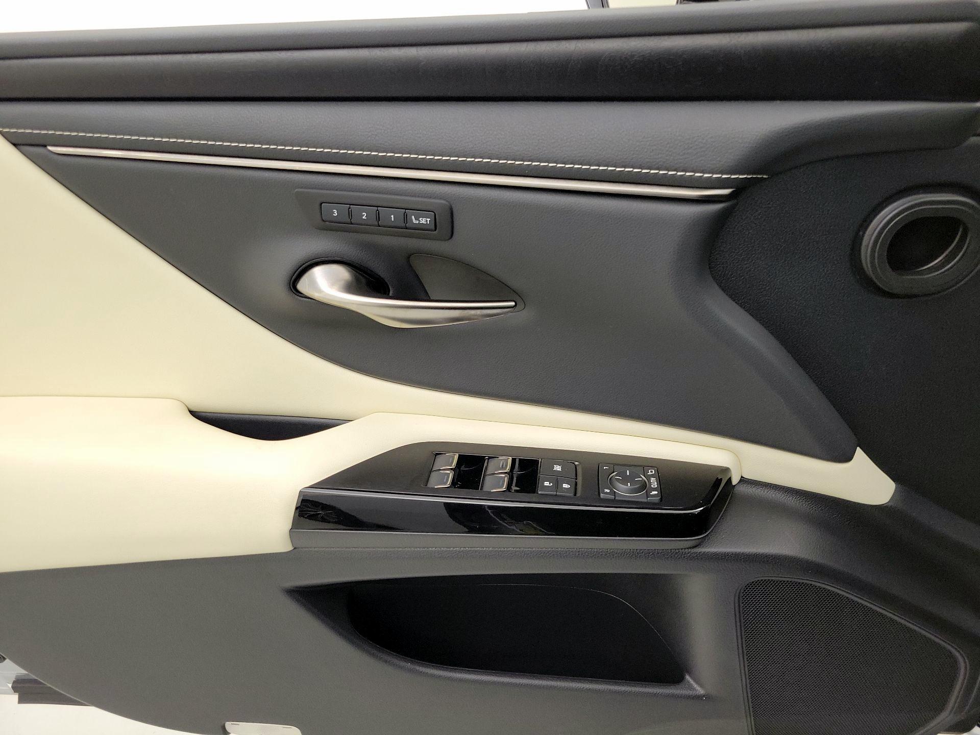 Thumbnail: 2022 Lexus ES - 12