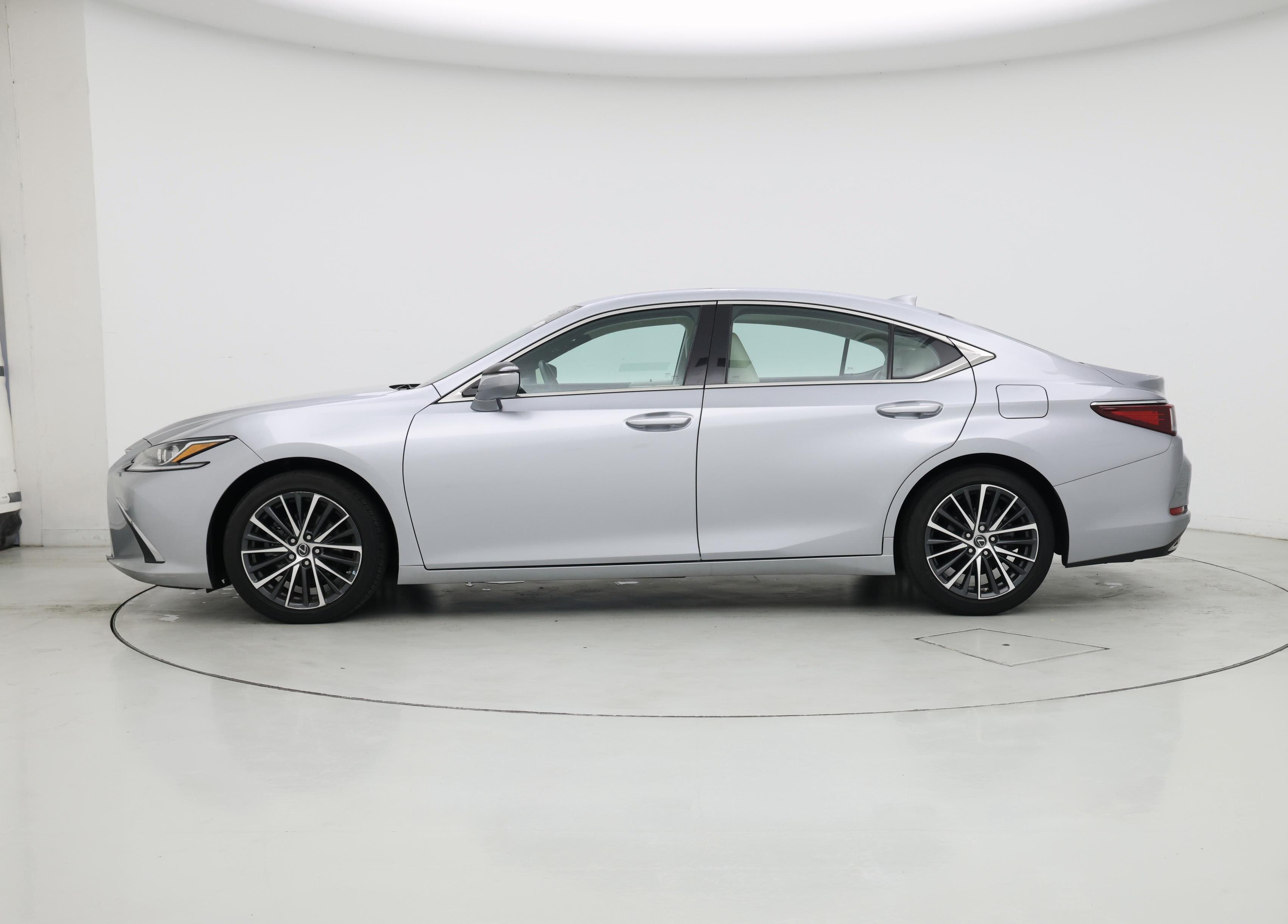 Thumbnail: 2022 Lexus ES - 3