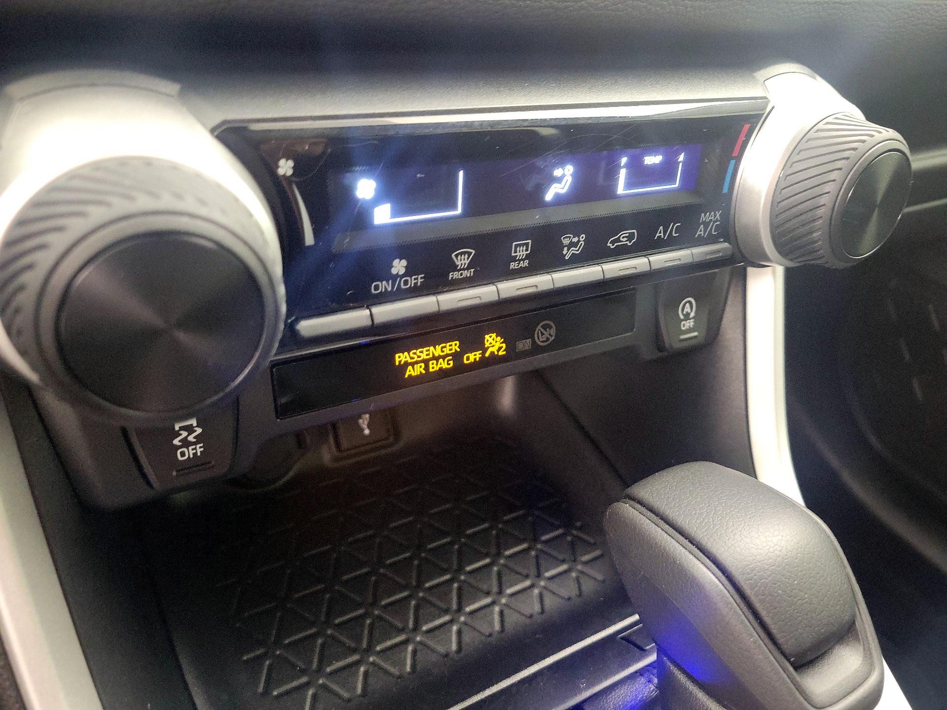 Thumbnail: 2020 Toyota RAV4 - 16
