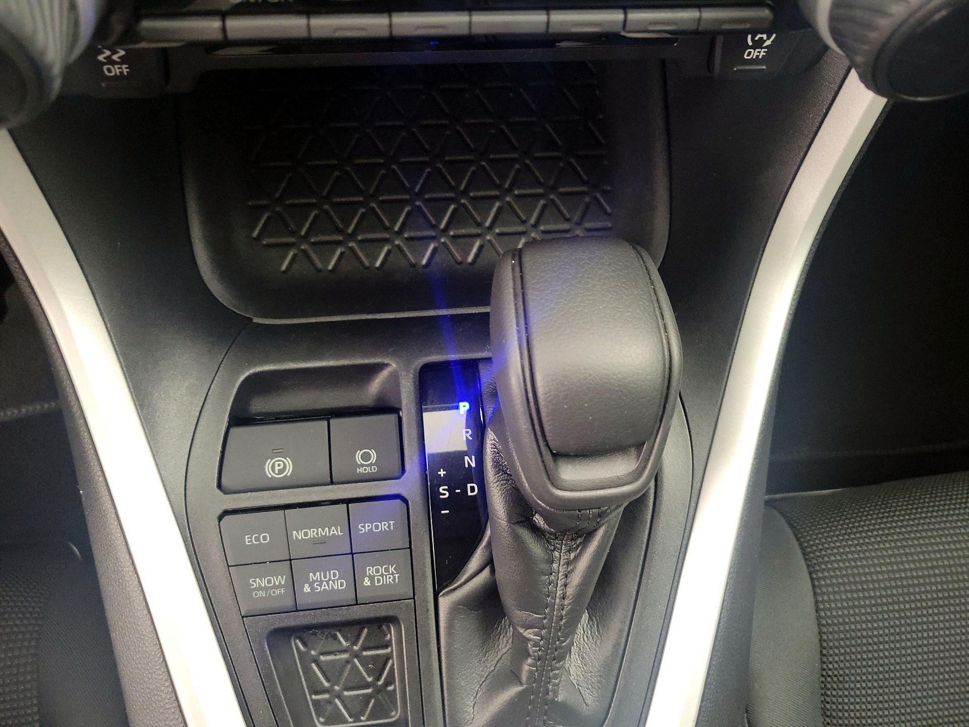 Thumbnail: 2020 Toyota RAV4 - 17