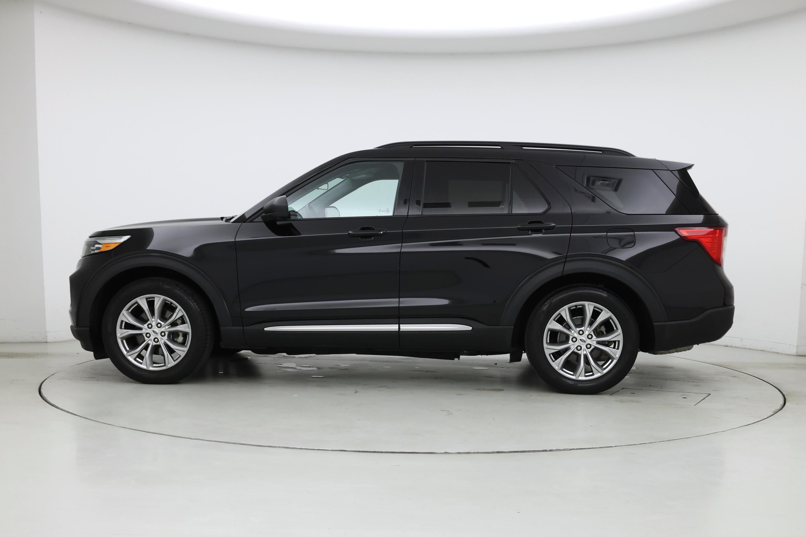 Thumbnail: 2022 Ford Explorer - 3