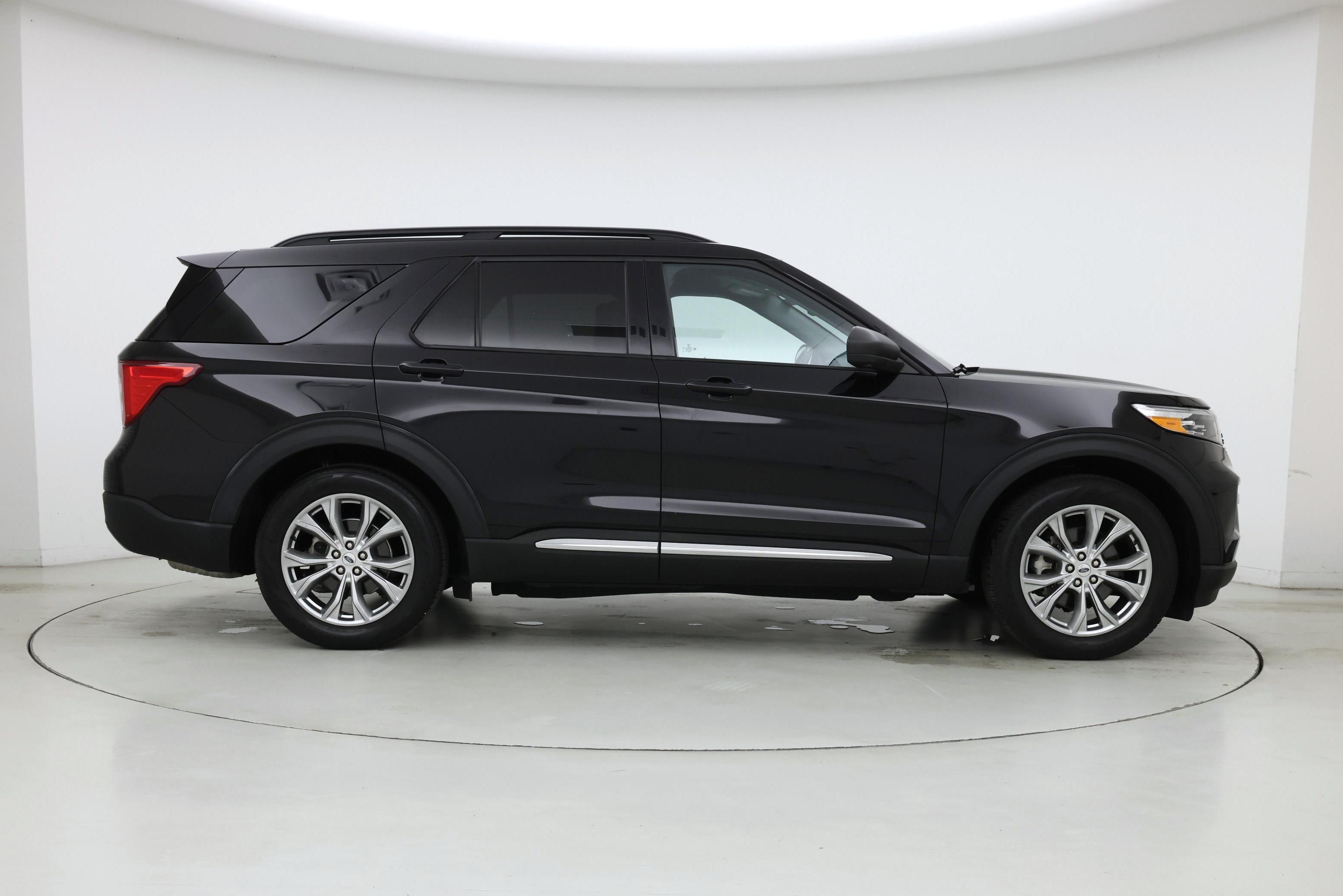 Thumbnail: 2022 Ford Explorer - 7
