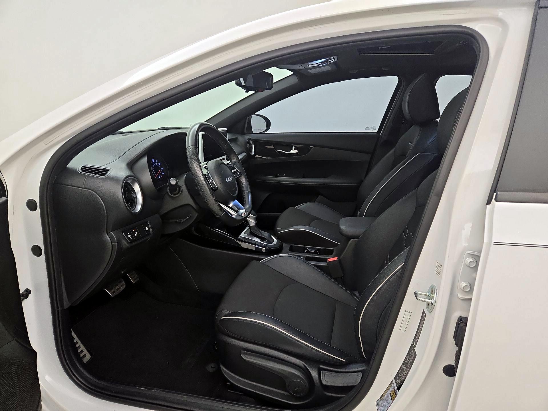 Thumbnail: 2023 Kia Forte - 11