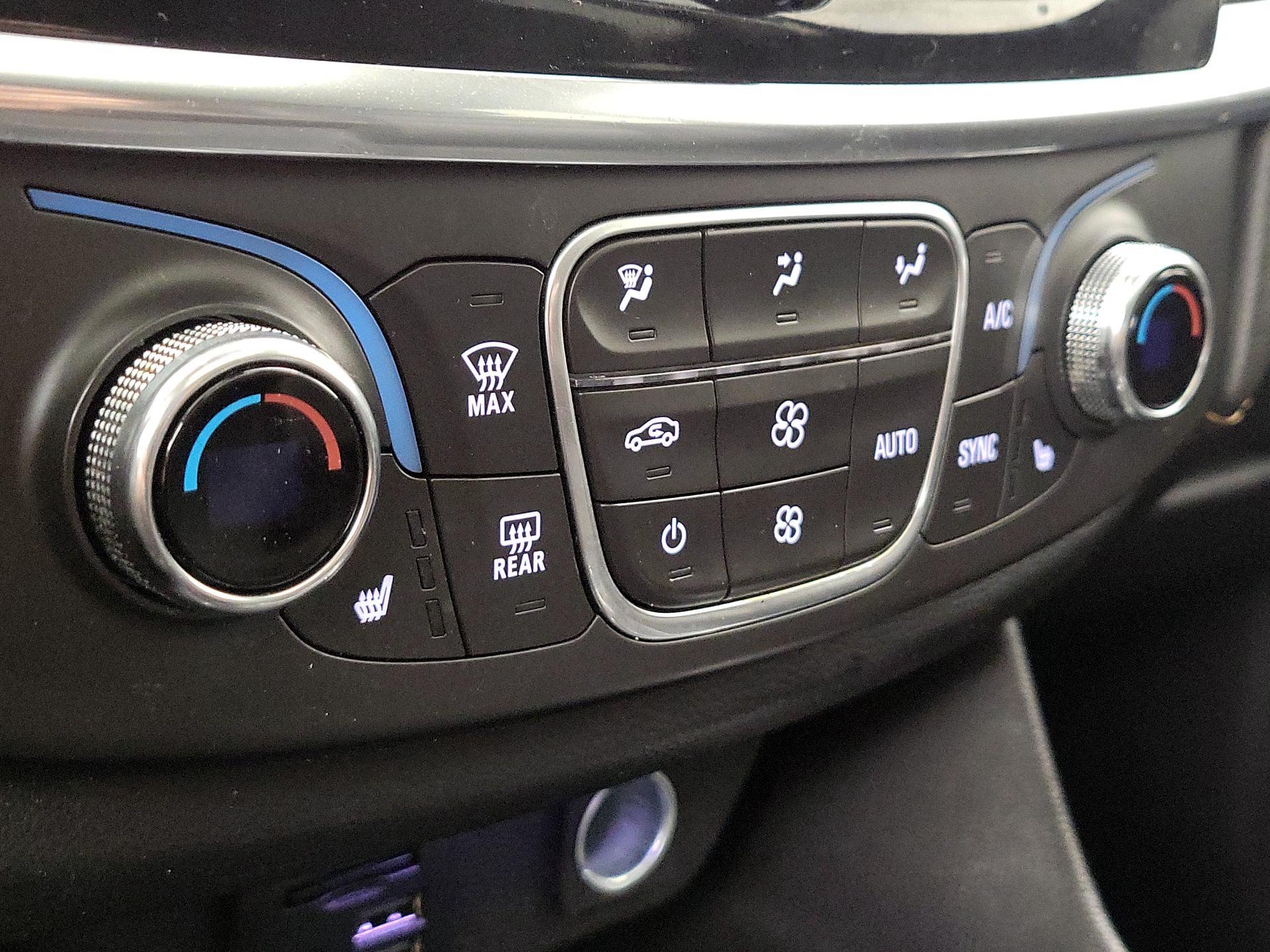 Thumbnail: 2020 Chevrolet Traverse - 16
