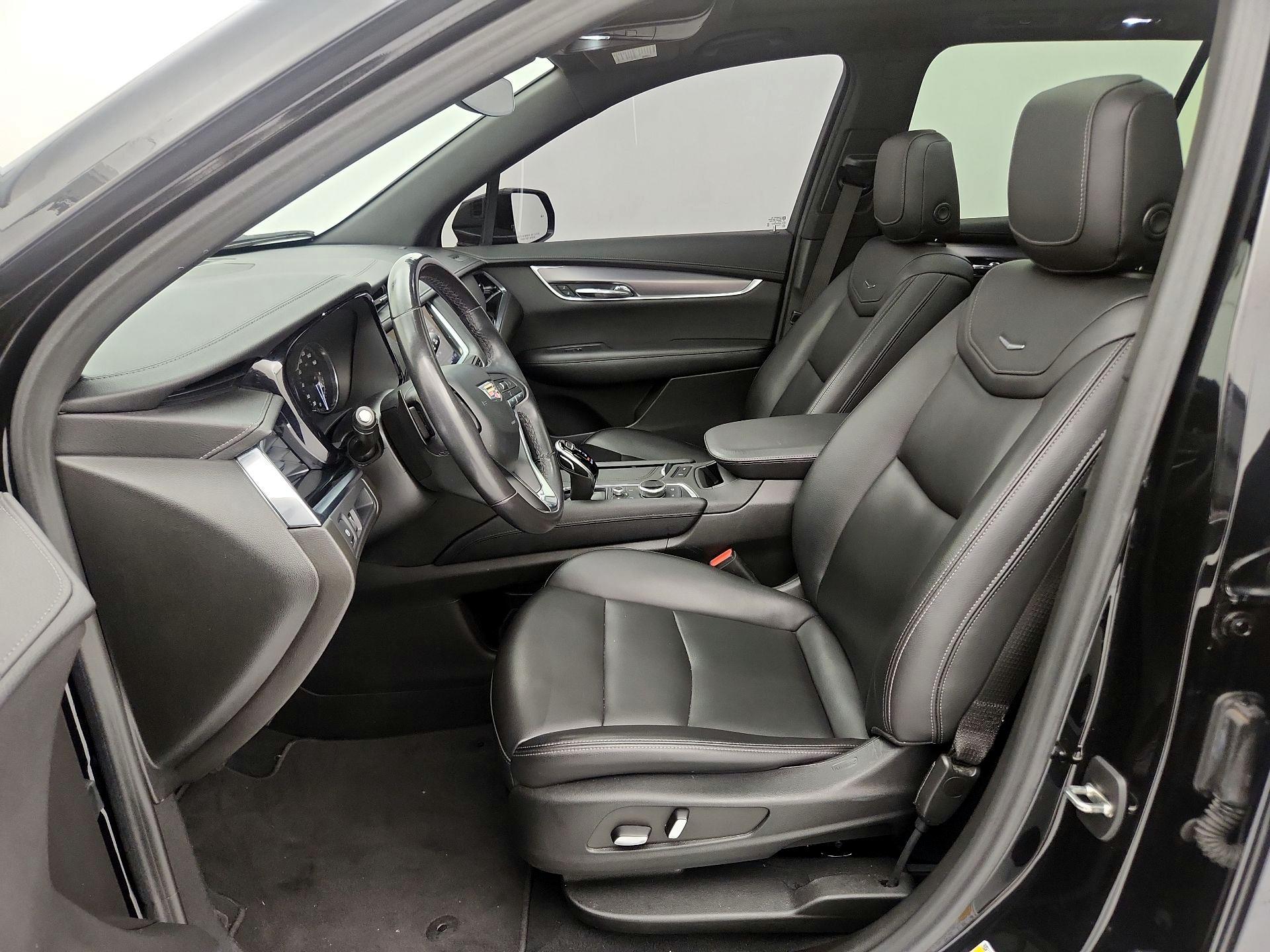 Thumbnail: 2022 Cadillac XT6 - 11