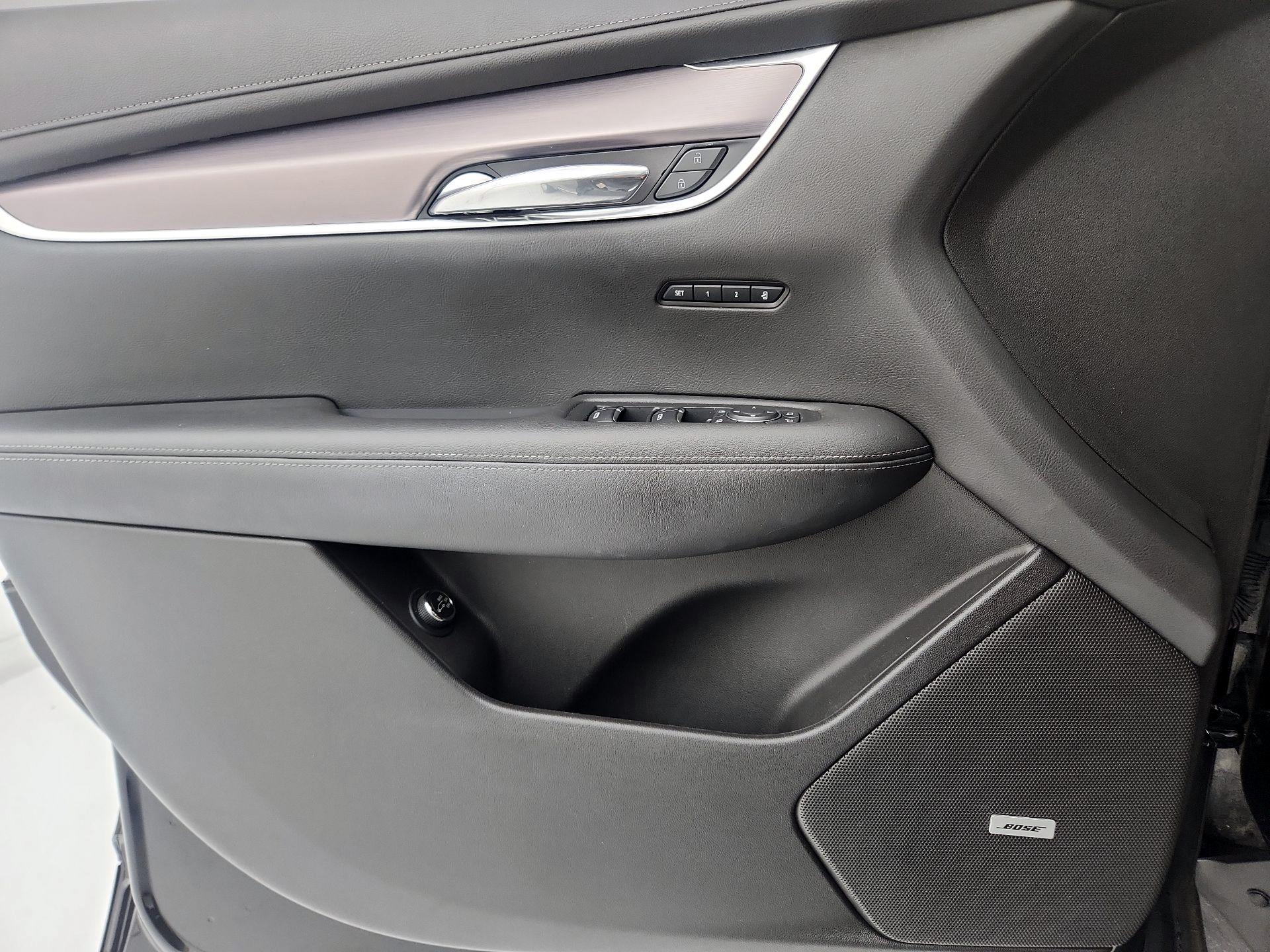 Thumbnail: 2022 Cadillac XT6 - 12