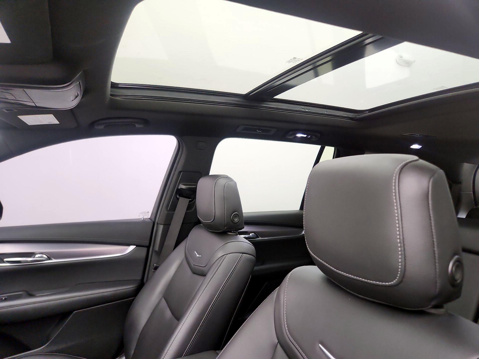 Thumbnail: 2022 Cadillac XT6 - 18