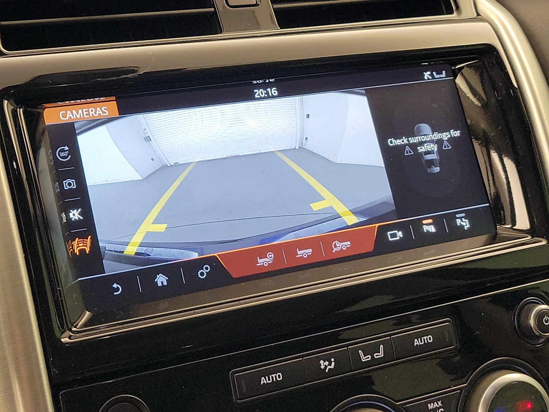 Thumbnail: 2020 Land Rover Discovery - 15