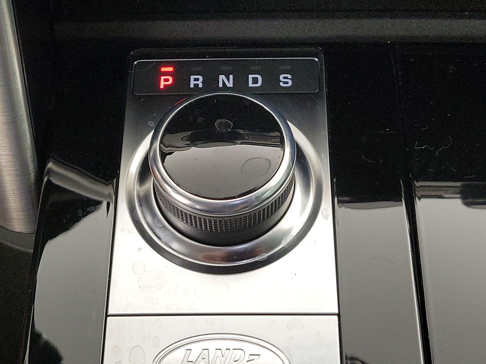 Thumbnail: 2020 Land Rover Discovery - 18