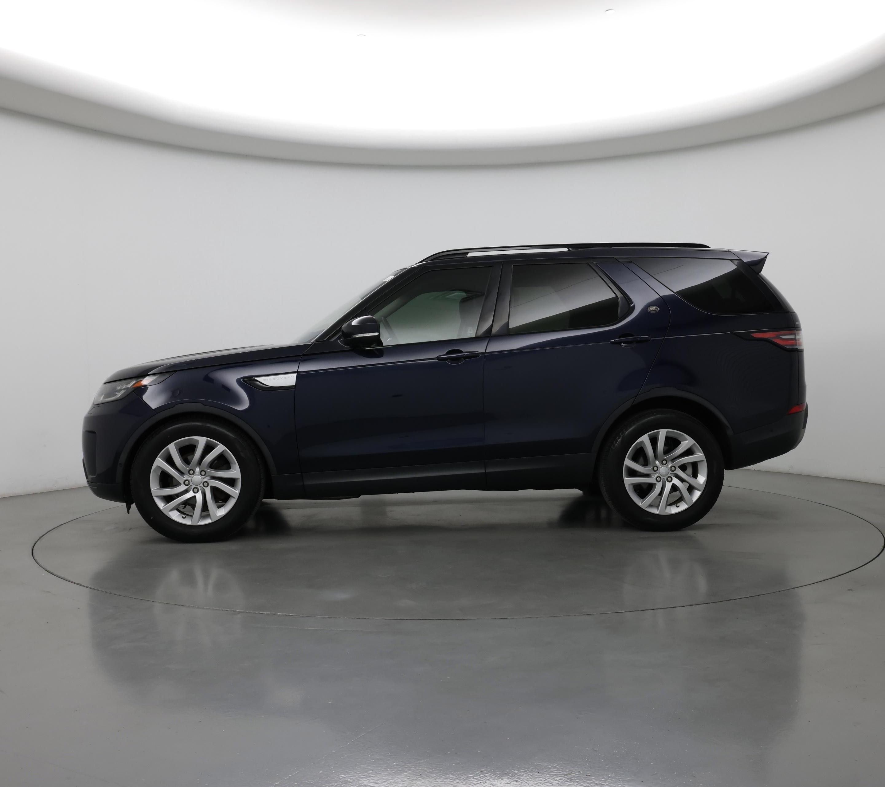 Thumbnail: 2020 Land Rover Discovery - 3