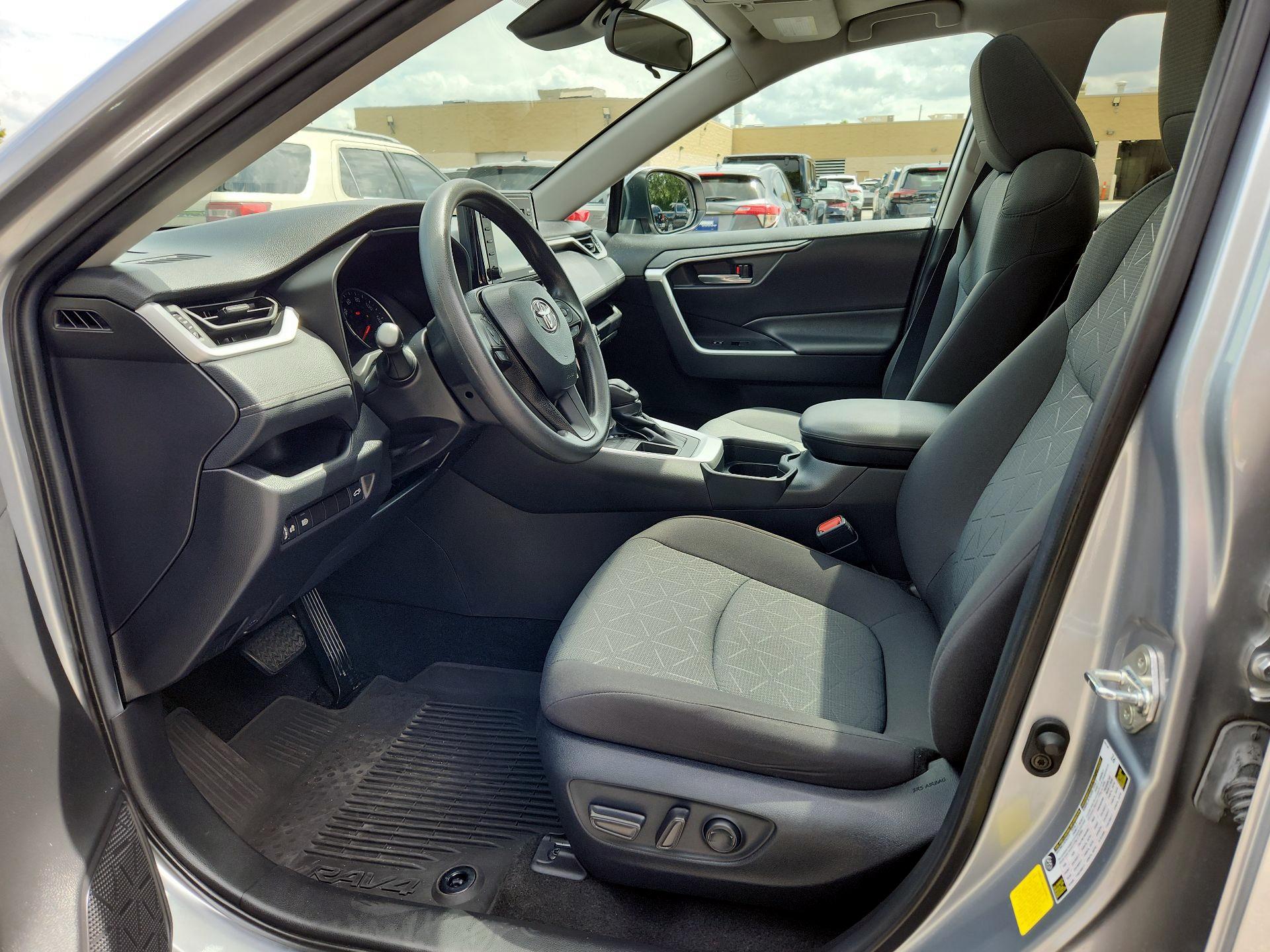 Thumbnail: 2021 Toyota RAV4 - 9